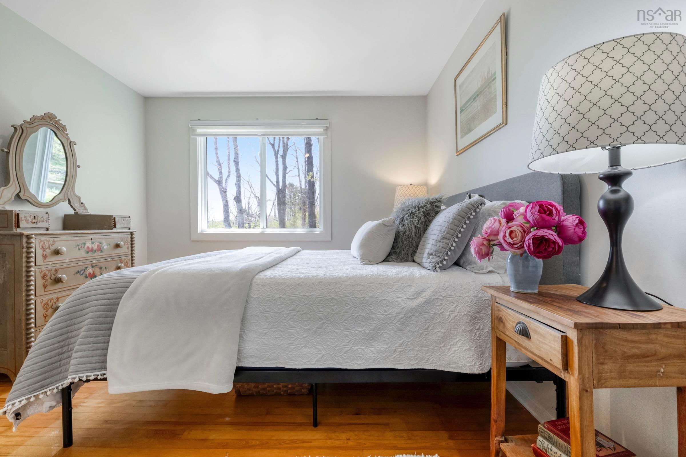 $1,375,000.00: 9222 3 Highway, Maders Cove