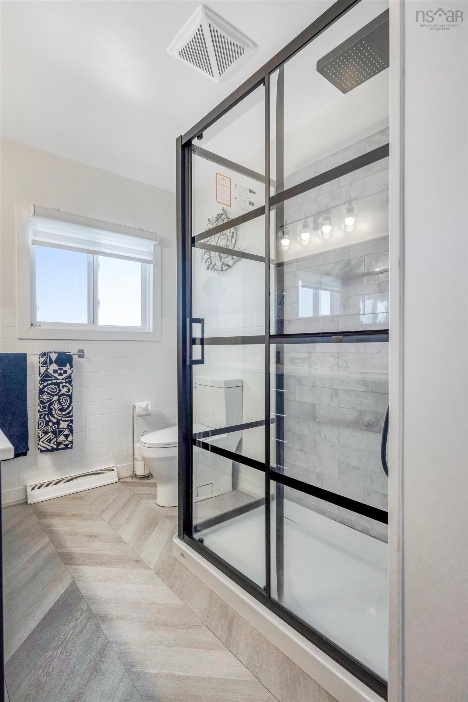 $1,375,000.00: 9222 3 Highway, Maders Cove