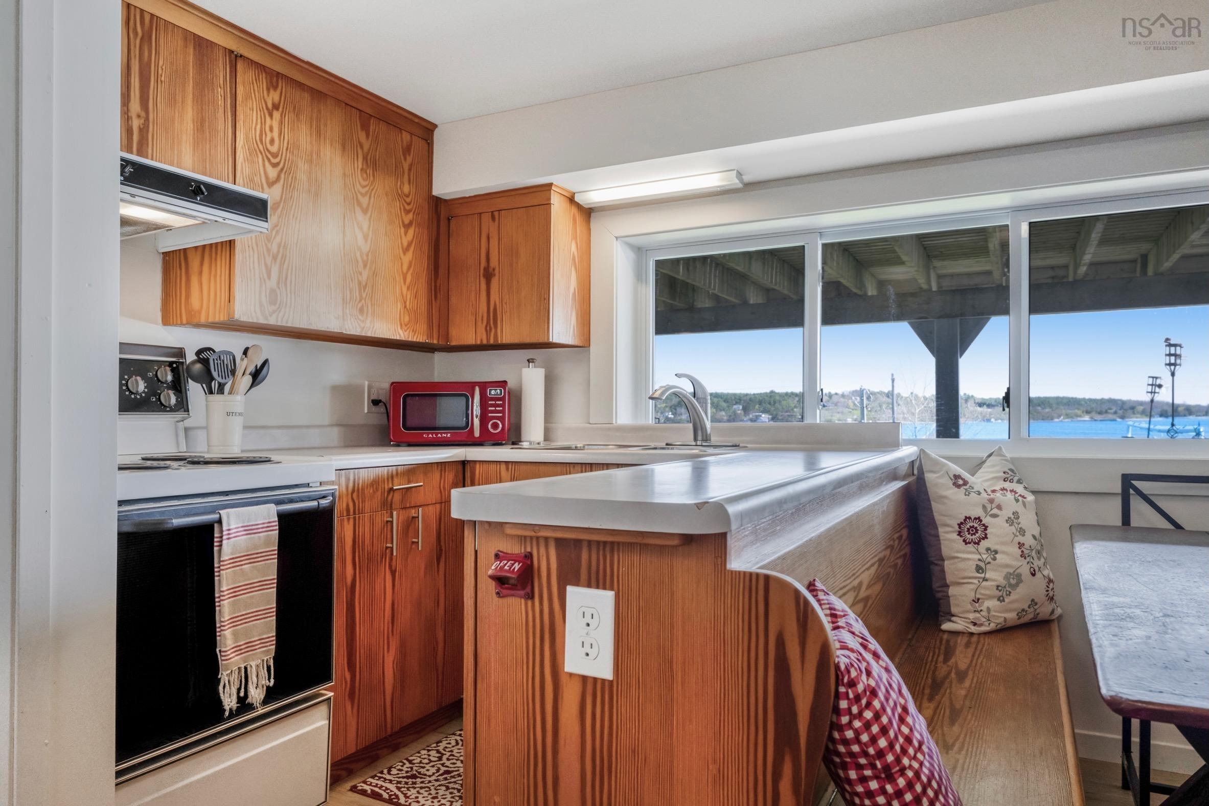 $1,375,000.00: 9222 3 Highway, Maders Cove