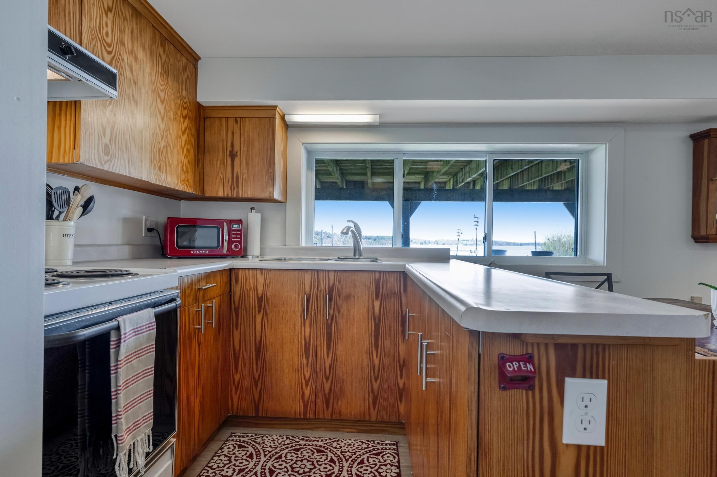 $1,375,000.00: 9222 3 Highway, Maders Cove