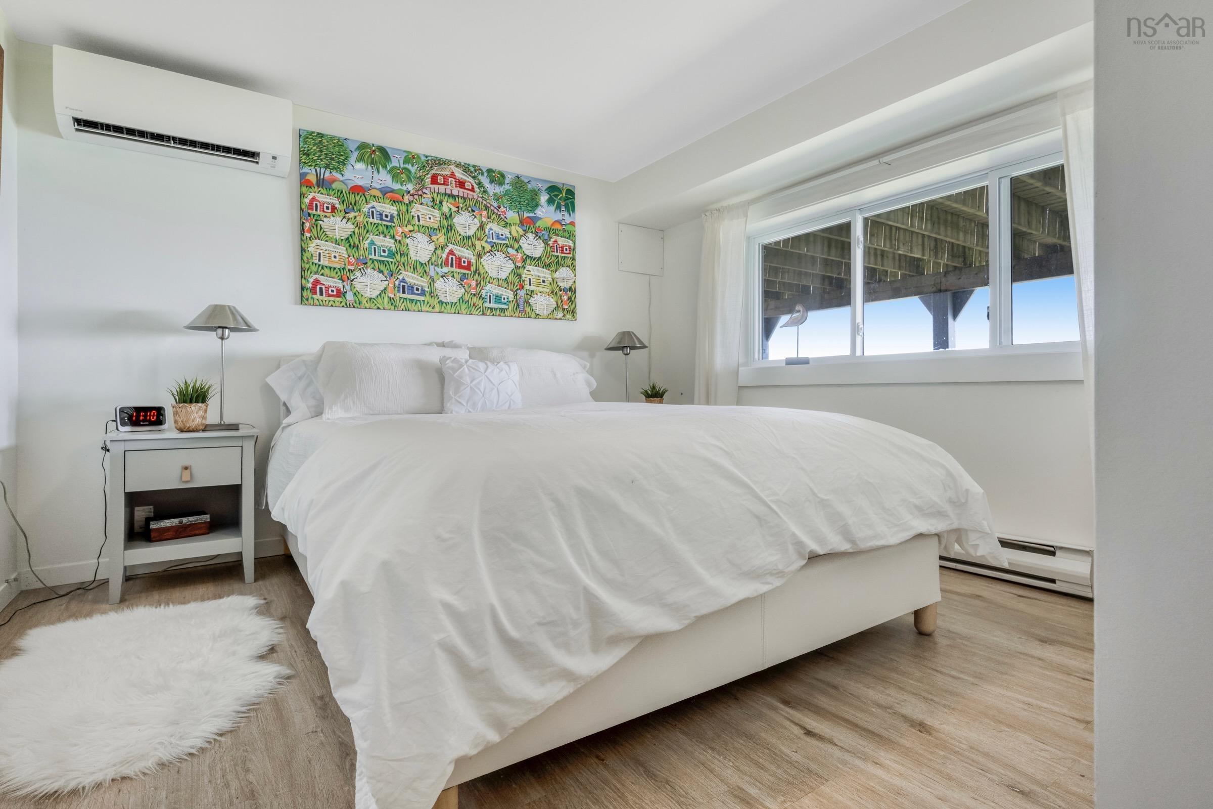 $1,375,000.00: 9222 3 Highway, Maders Cove