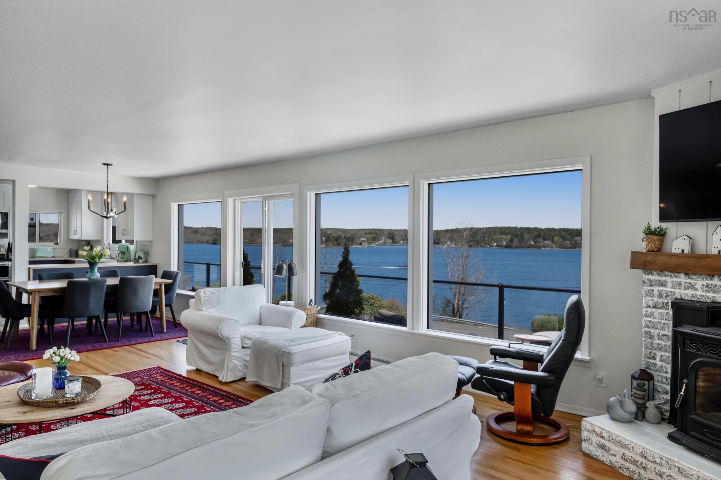 $1,375,000.00: 9222 3 Highway, Maders Cove