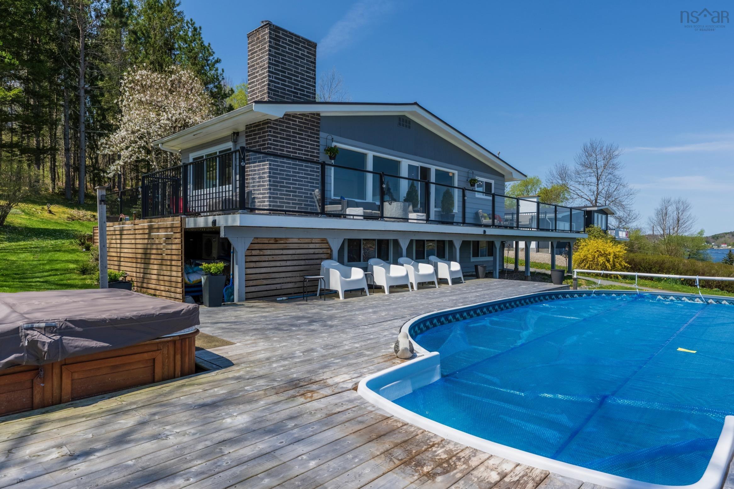$1,375,000.00: 9222 3 Highway, Maders Cove