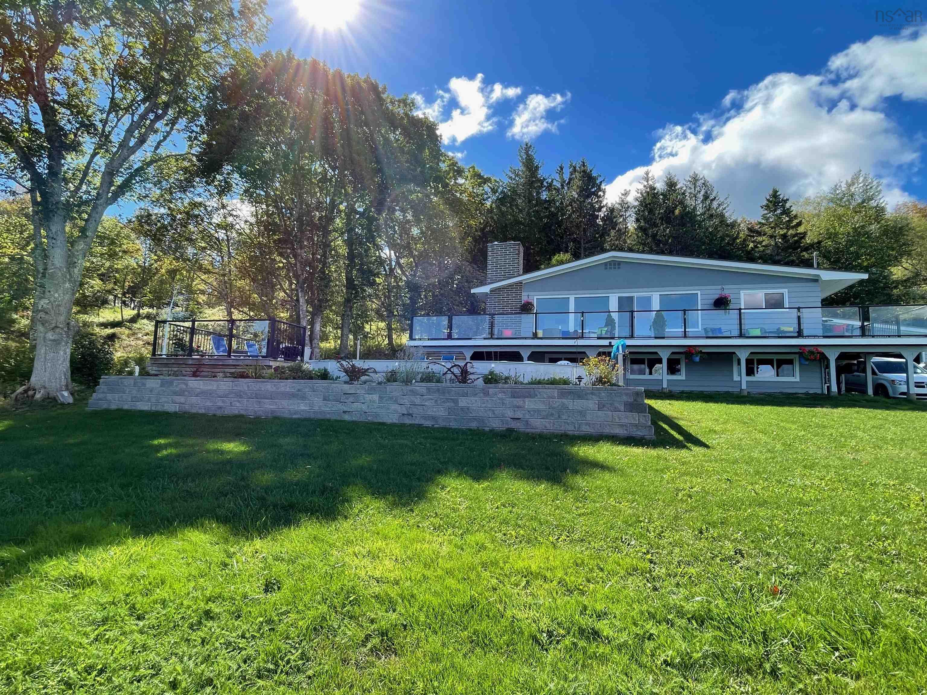 $1,375,000.00: 9222 3 Highway, Maders Cove