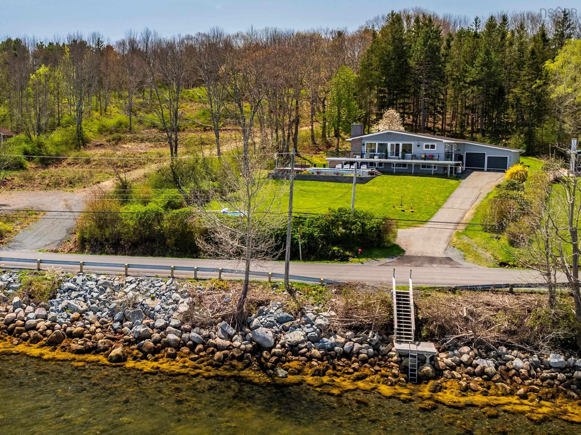 $1,375,000.00: 9222 3 Highway, Maders Cove