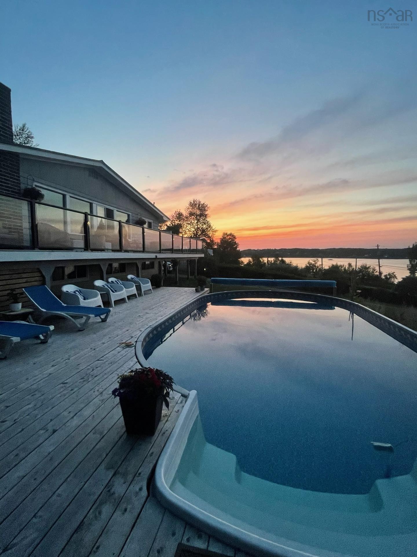 $1,375,000.00: 9222 3 Highway, Maders Cove