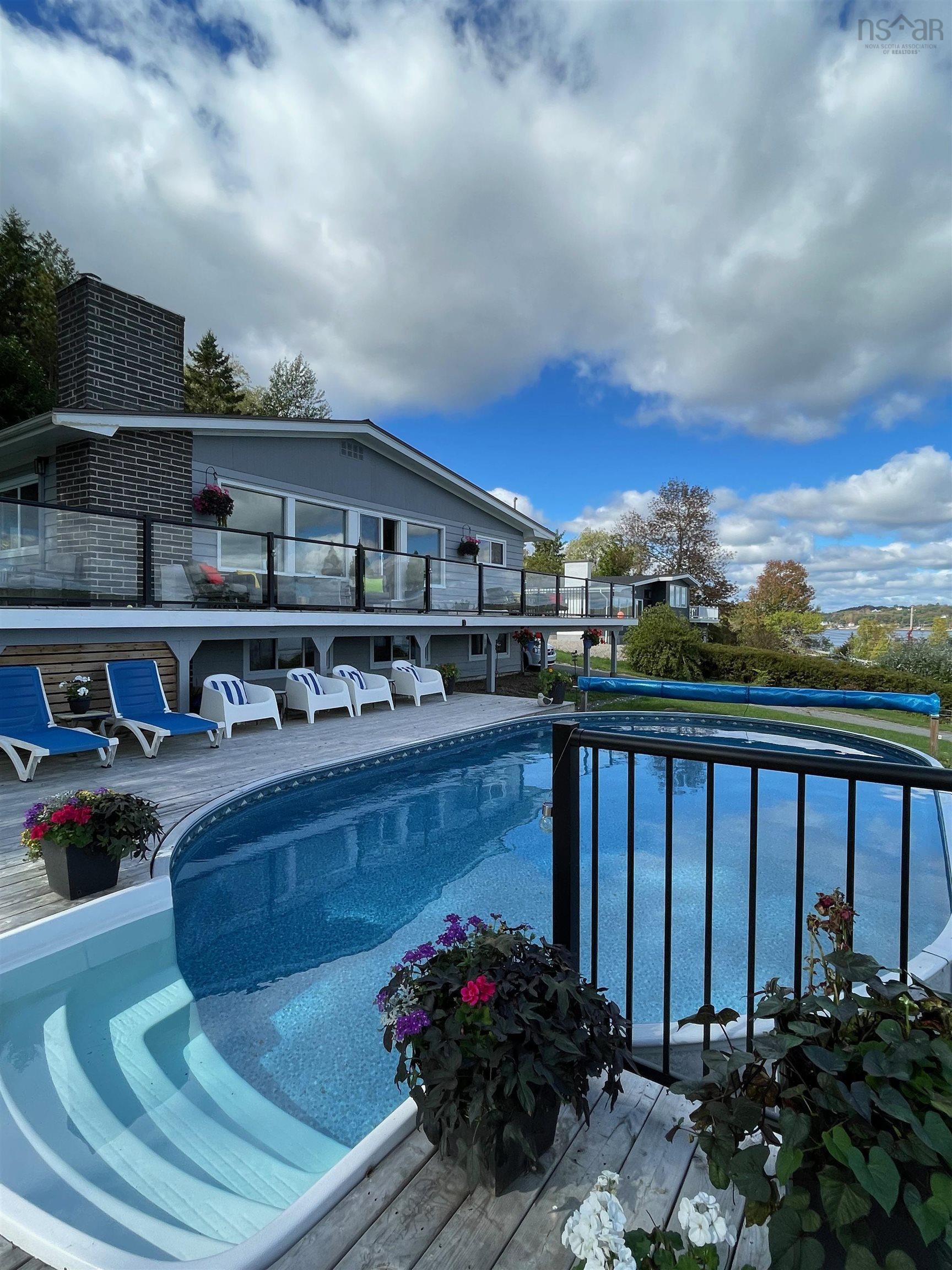 $1,375,000.00: 9222 3 Highway, Maders Cove