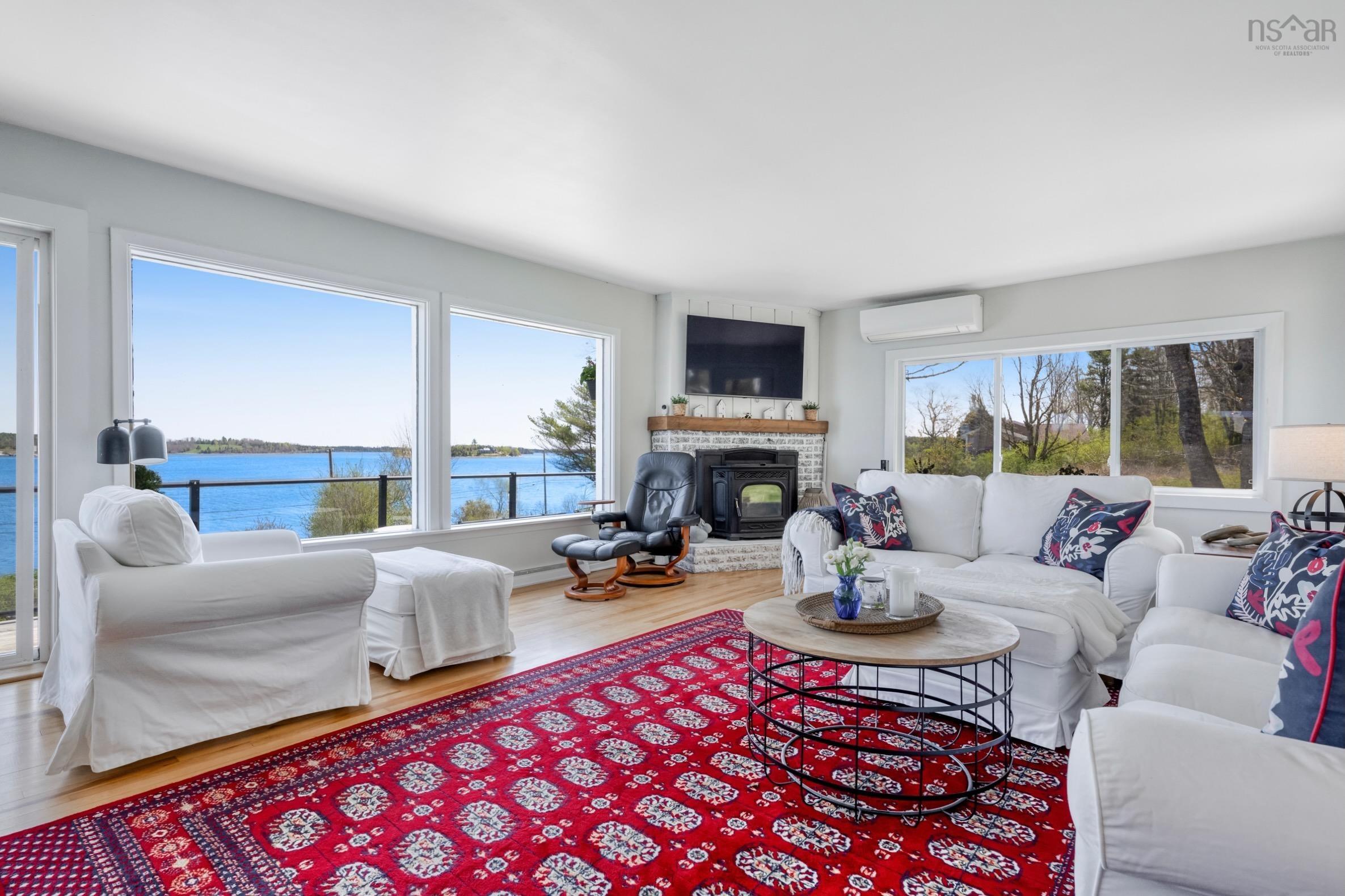 $1,375,000.00: 9222 3 Highway, Maders Cove