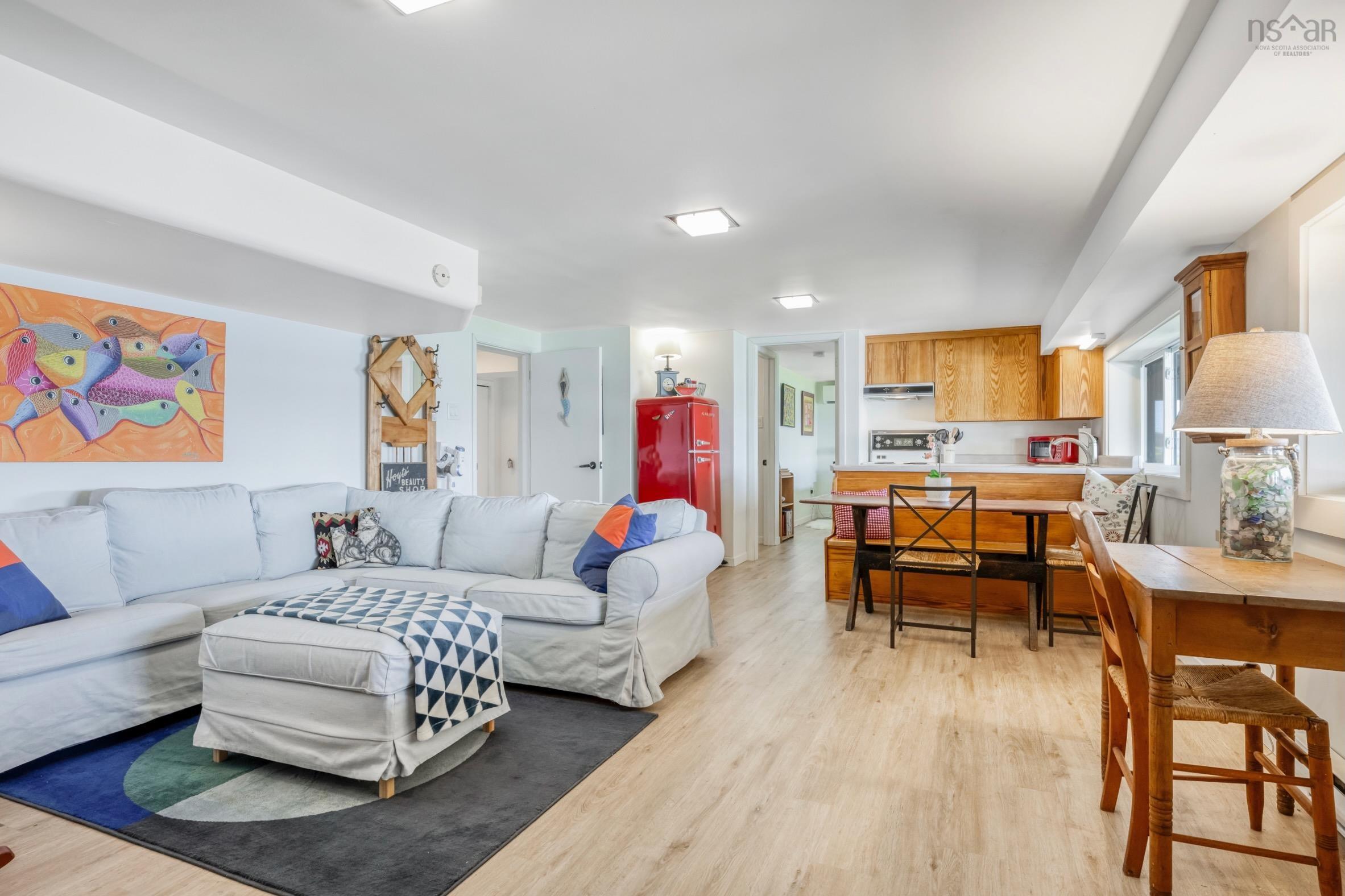 $1,375,000.00: 9222 3 Highway, Maders Cove