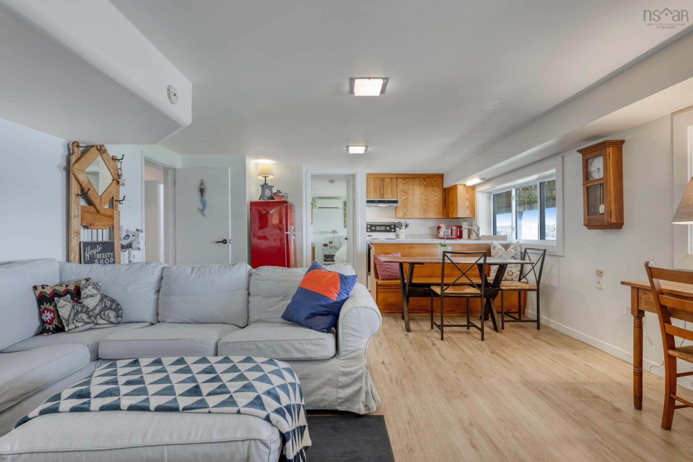 $1,375,000.00: 9222 3 Highway, Maders Cove