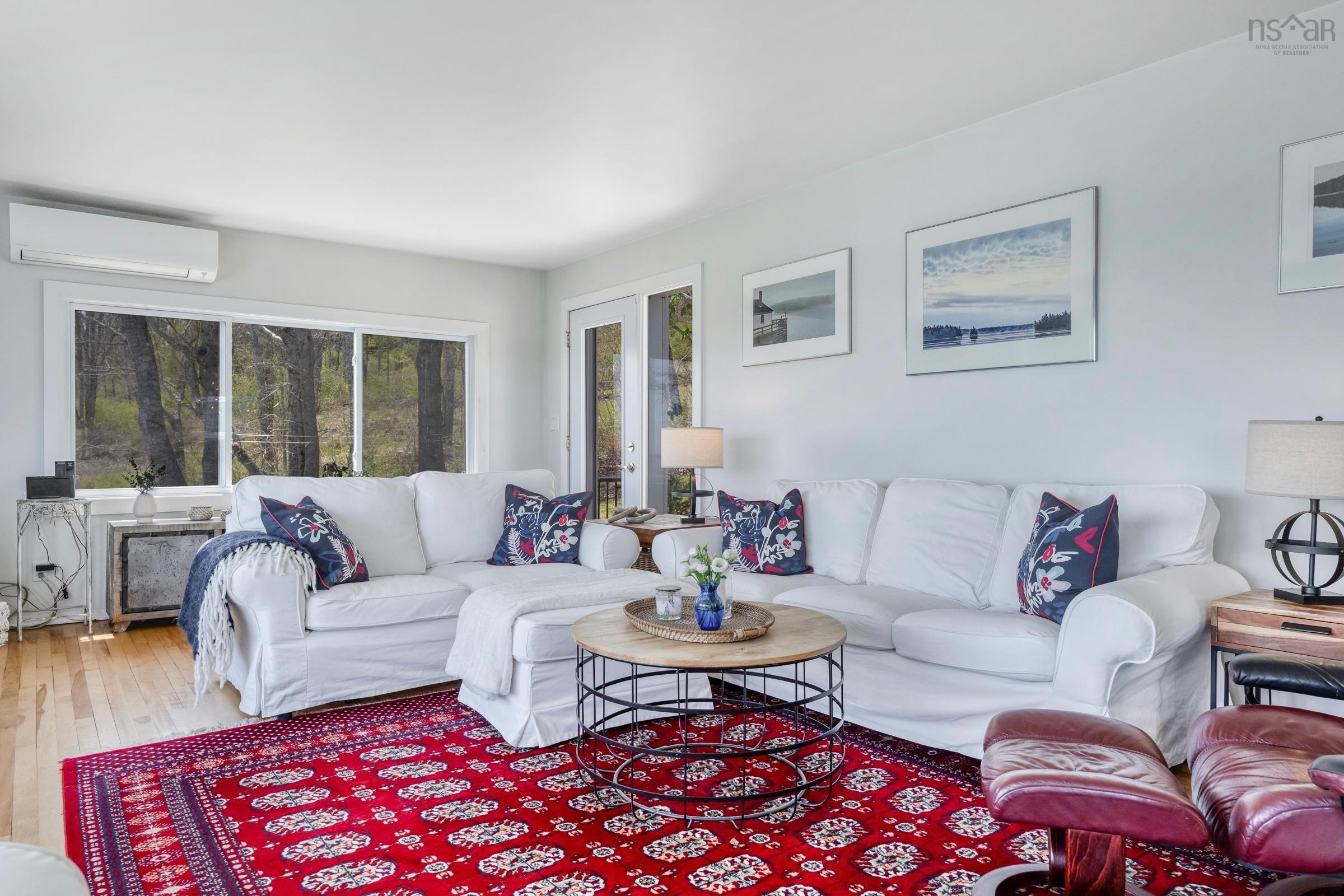 $1,375,000.00: 9222 3 Highway, Maders Cove