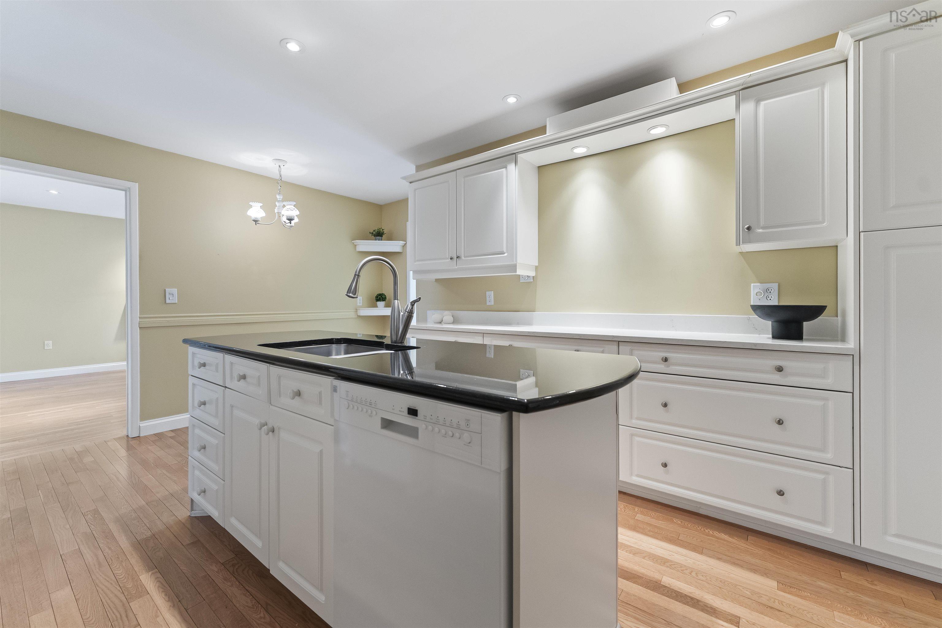 $659,900.00: 51 Rockmanor Drive, Bedford