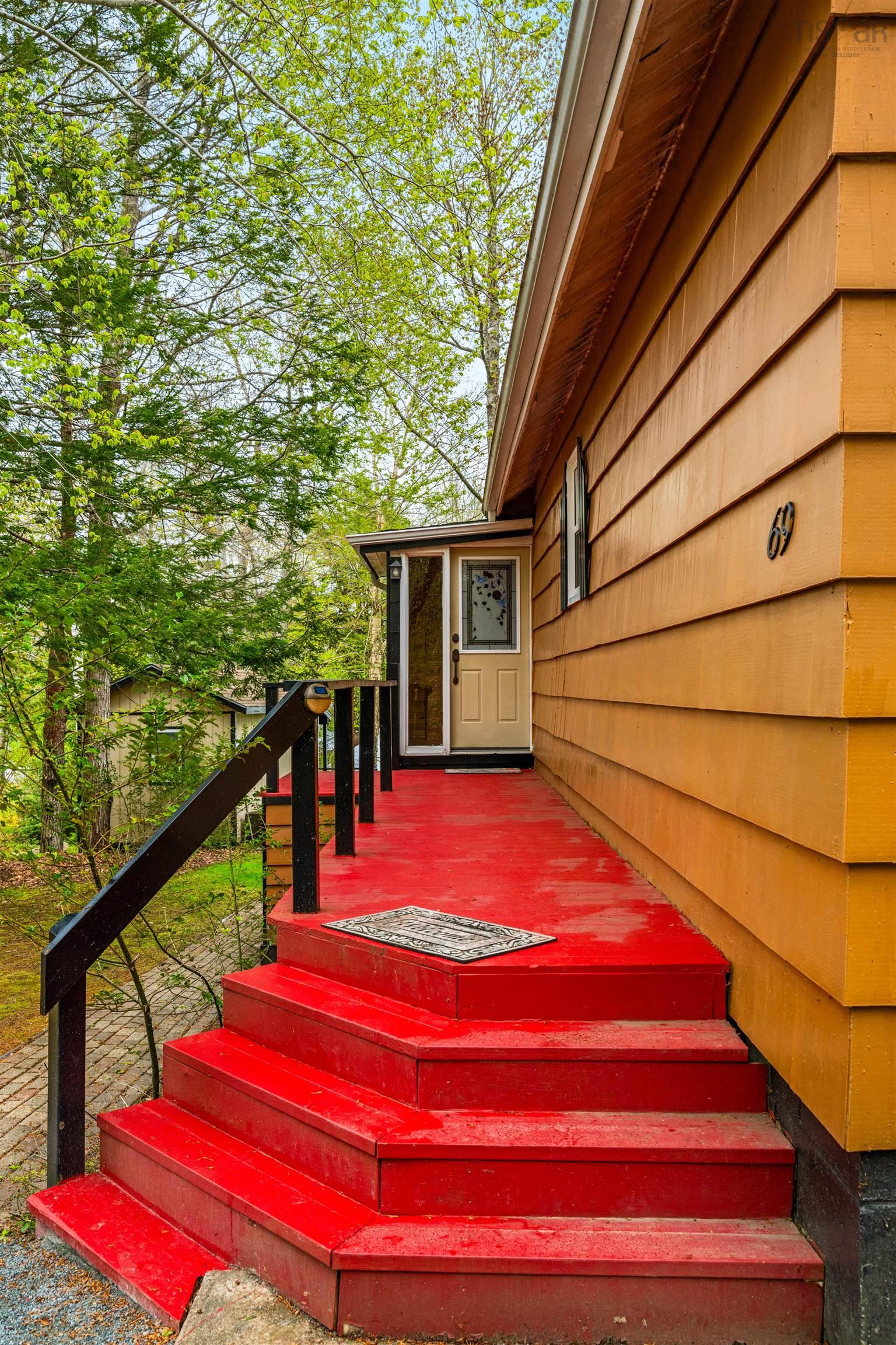 $499,000.00: 69 Blue Jay Road, Molega Lake
