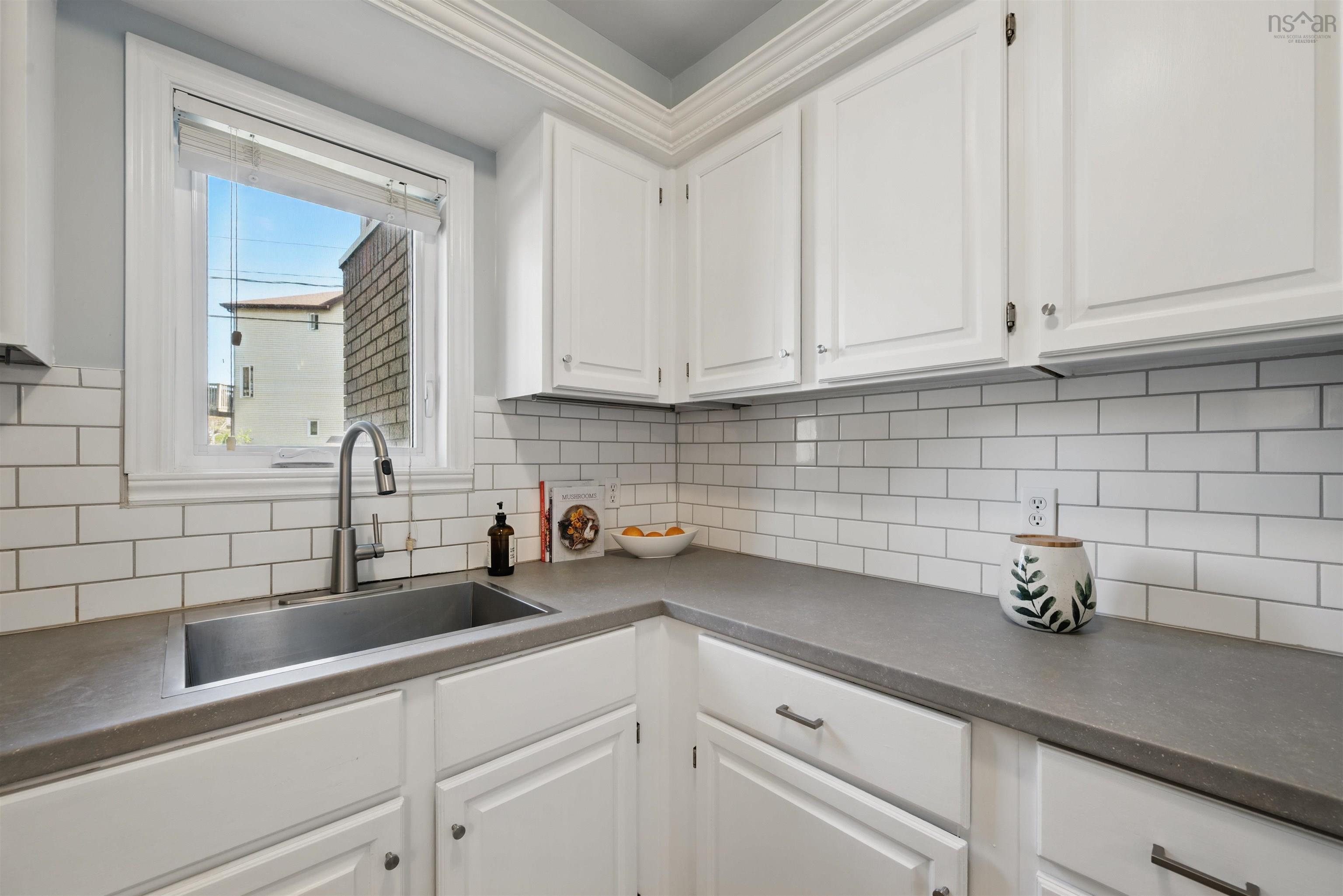 $379,900.00: 103 30 Attenborough, Halifax