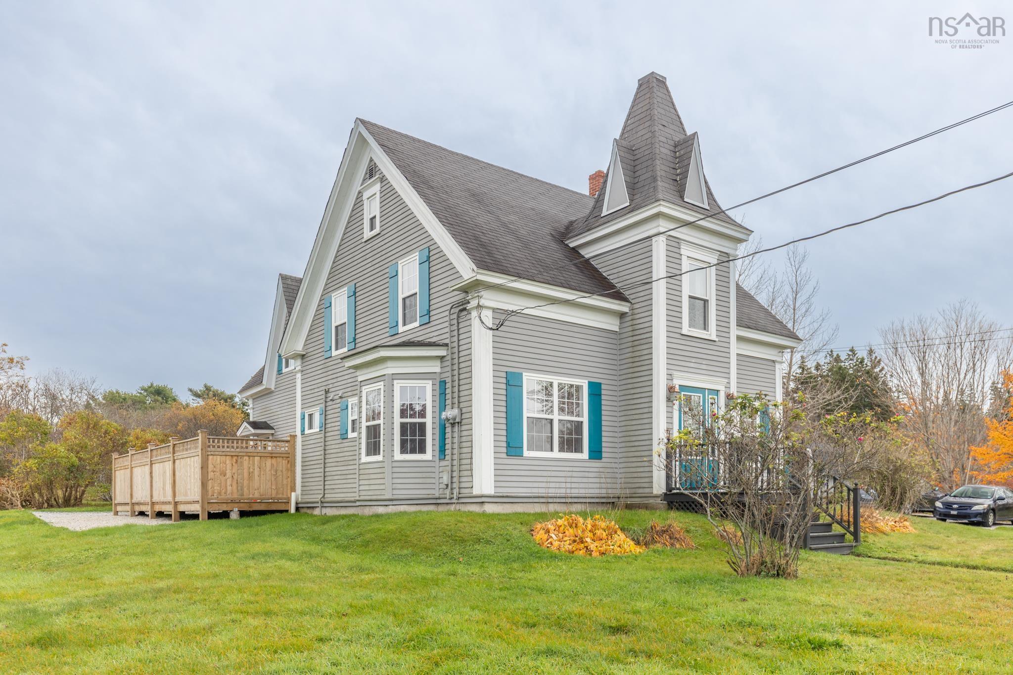 $359,900.00: 35 Chemin Tour Des Buttes, Amiraults Hill