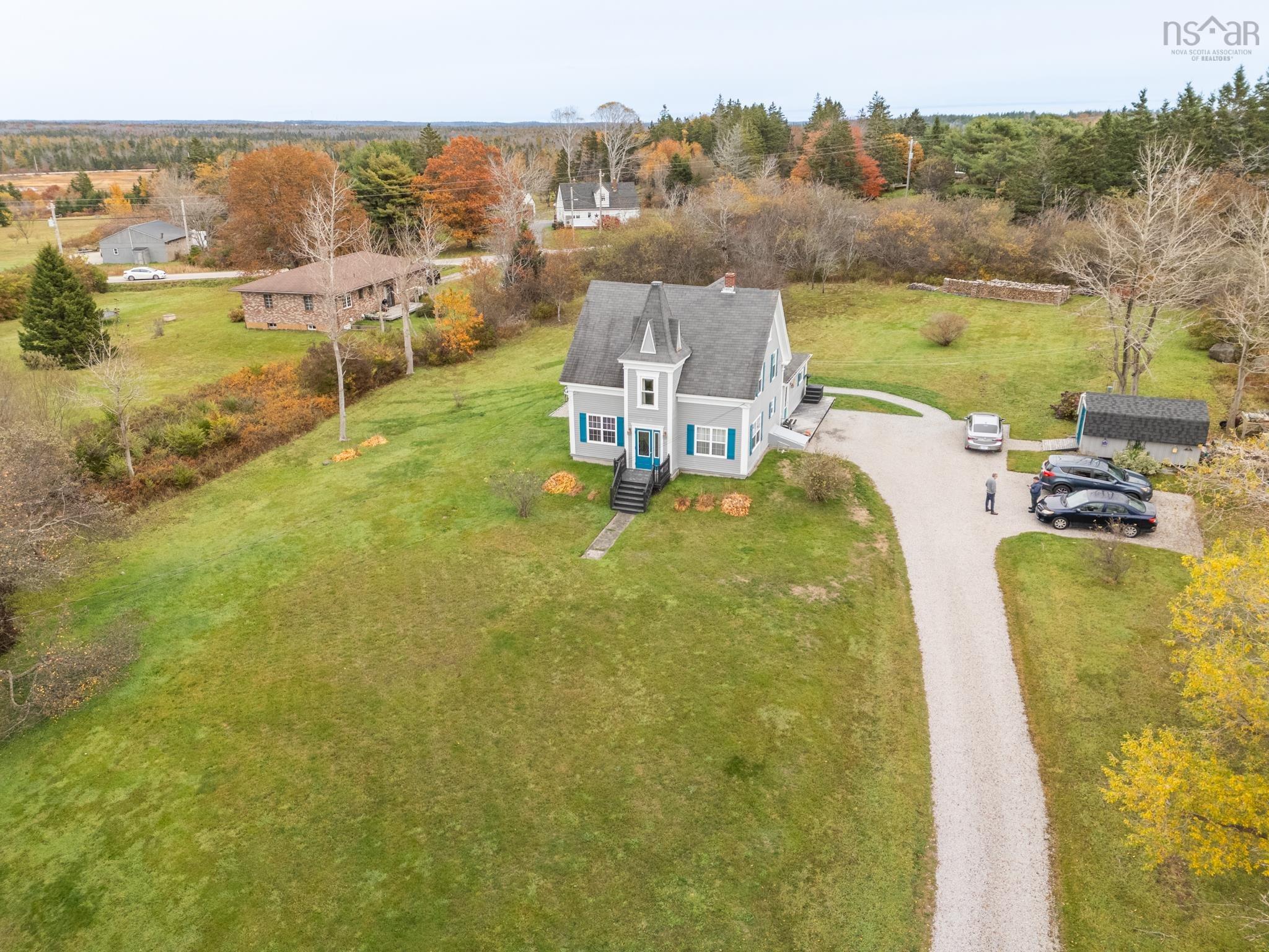 $359,900.00: 35 Chemin Tour Des Buttes, Amiraults Hill