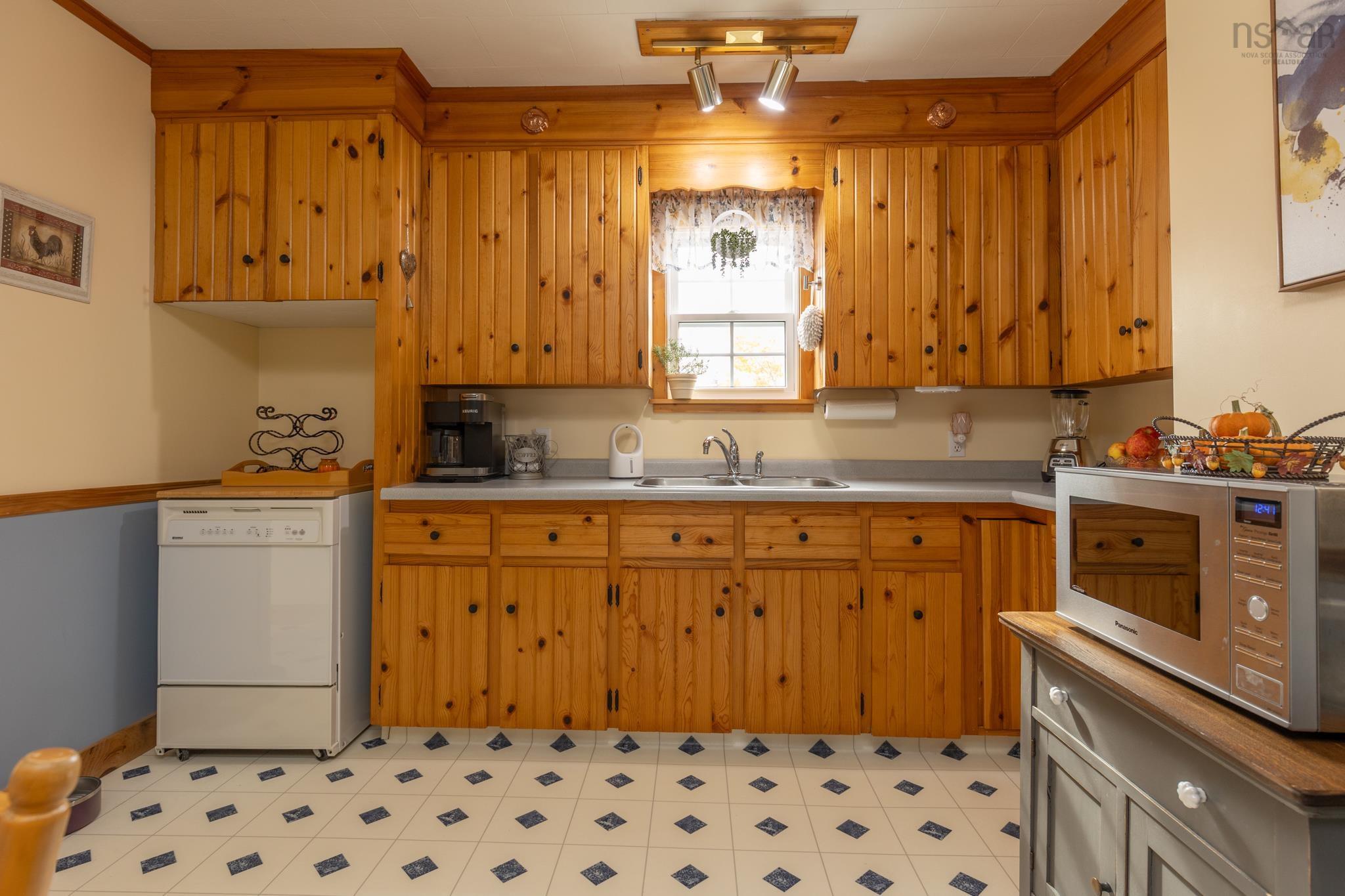$359,900.00: 35 Chemin Tour Des Buttes, Amiraults Hill