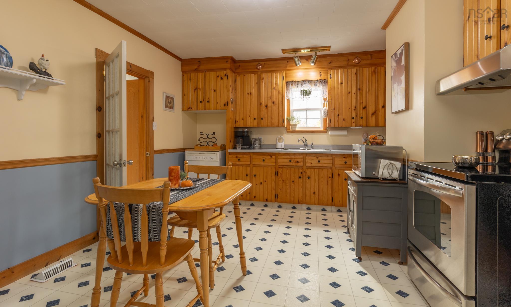 $359,900.00: 35 Chemin Tour Des Buttes, Amiraults Hill