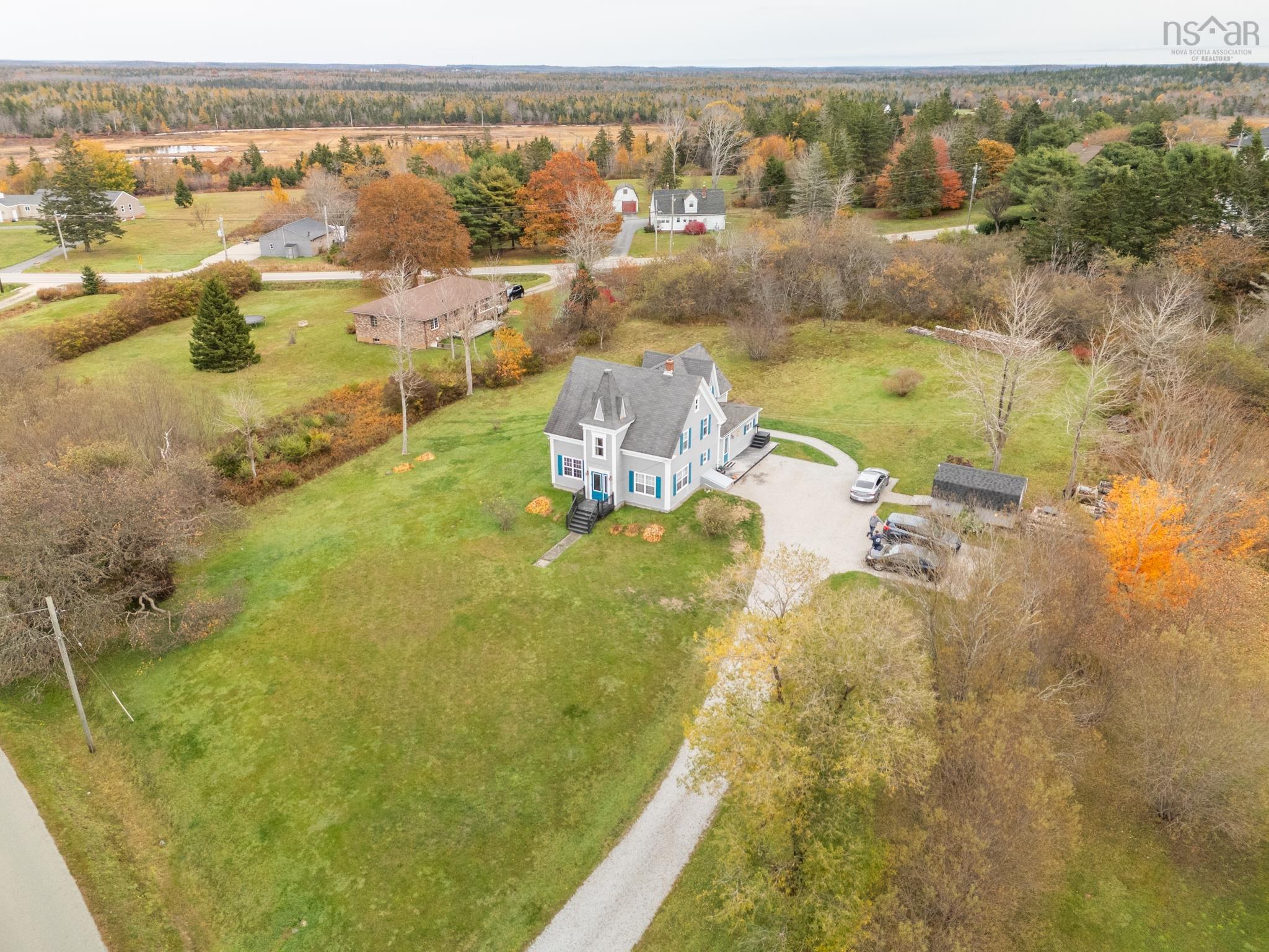 $359,900.00: 35 Chemin Tour Des Buttes, Amiraults Hill