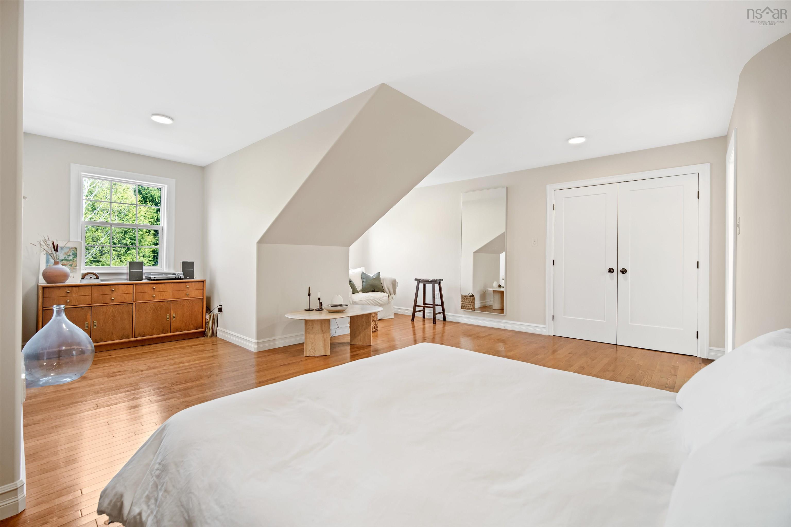 $1,049,000.00: 193 Lincolnshire Drive, Fall River