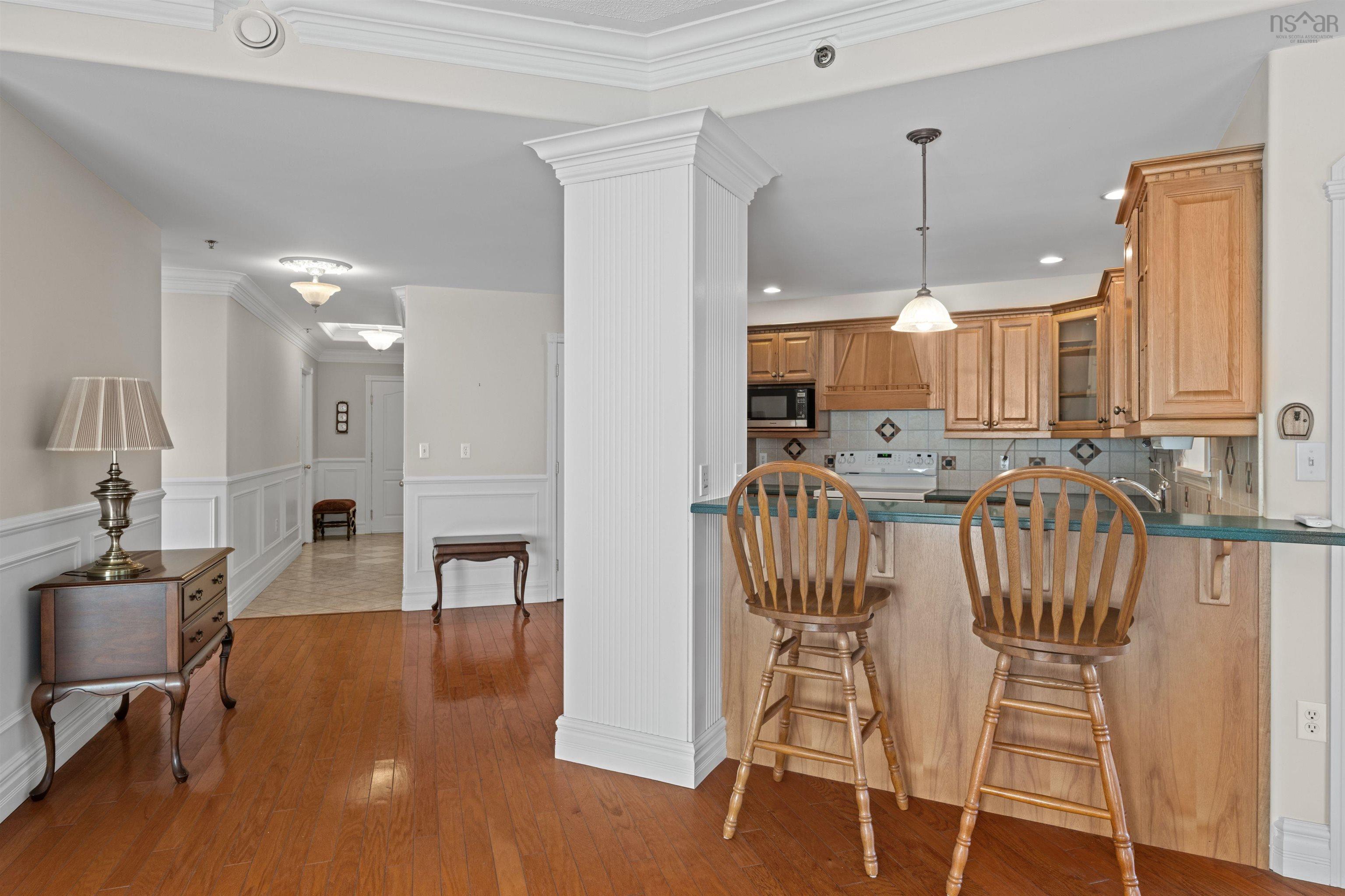 $495,000.00: 302 10 Regency Park Drive, Clayton Park