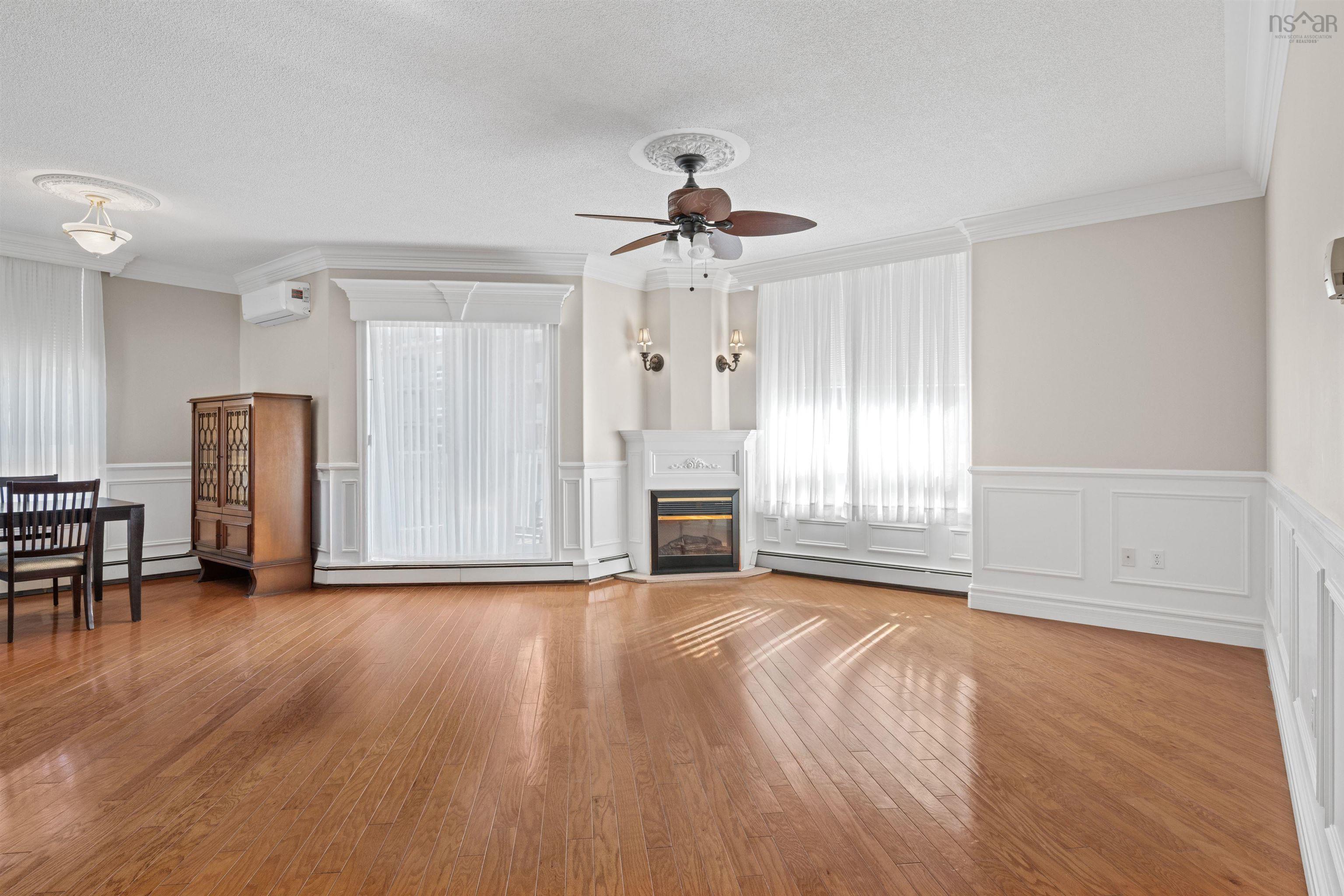 $495,000.00: 302 10 Regency Park Drive, Clayton Park