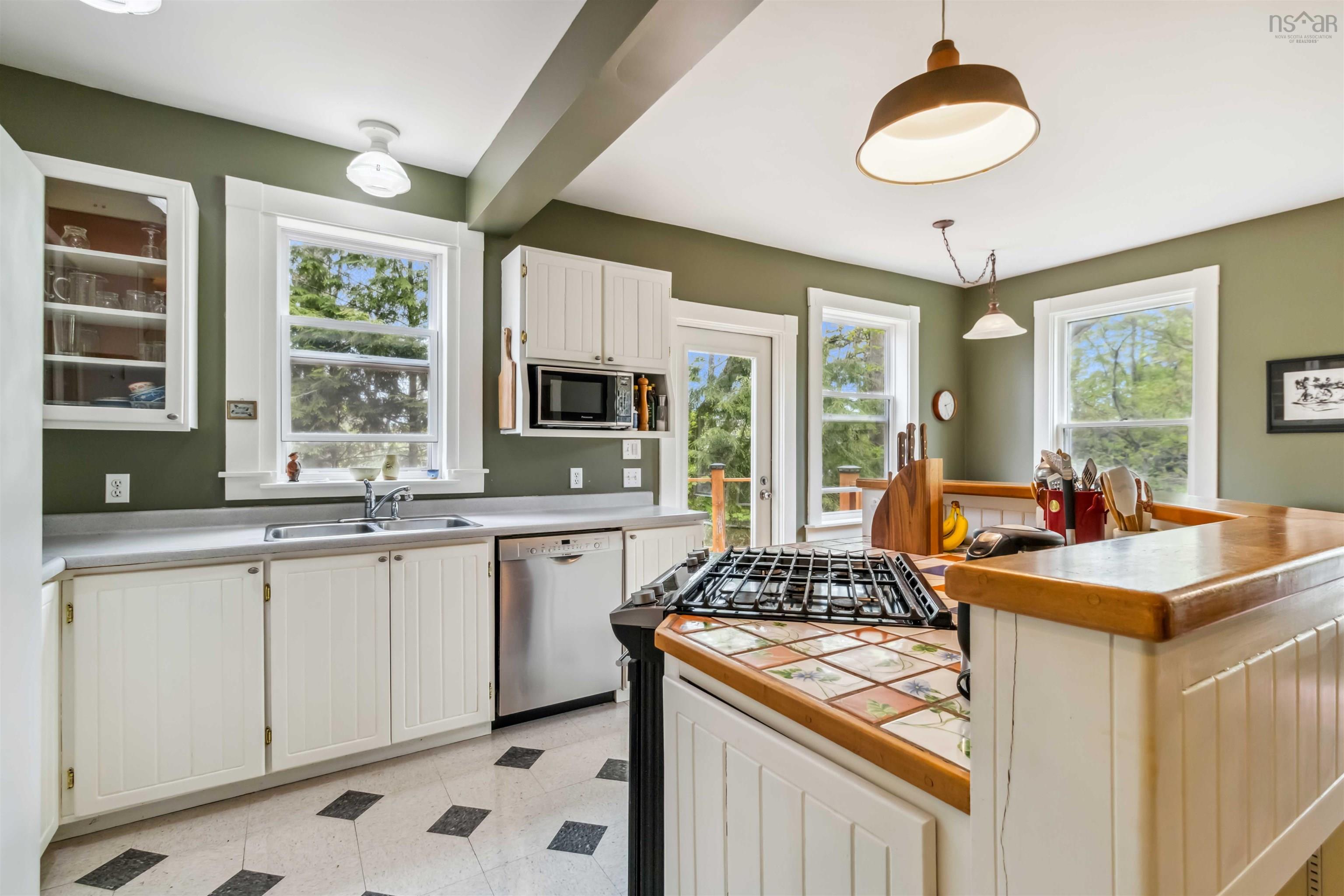 $564,900.00: 836 LAHAVE Street, Bridgewater