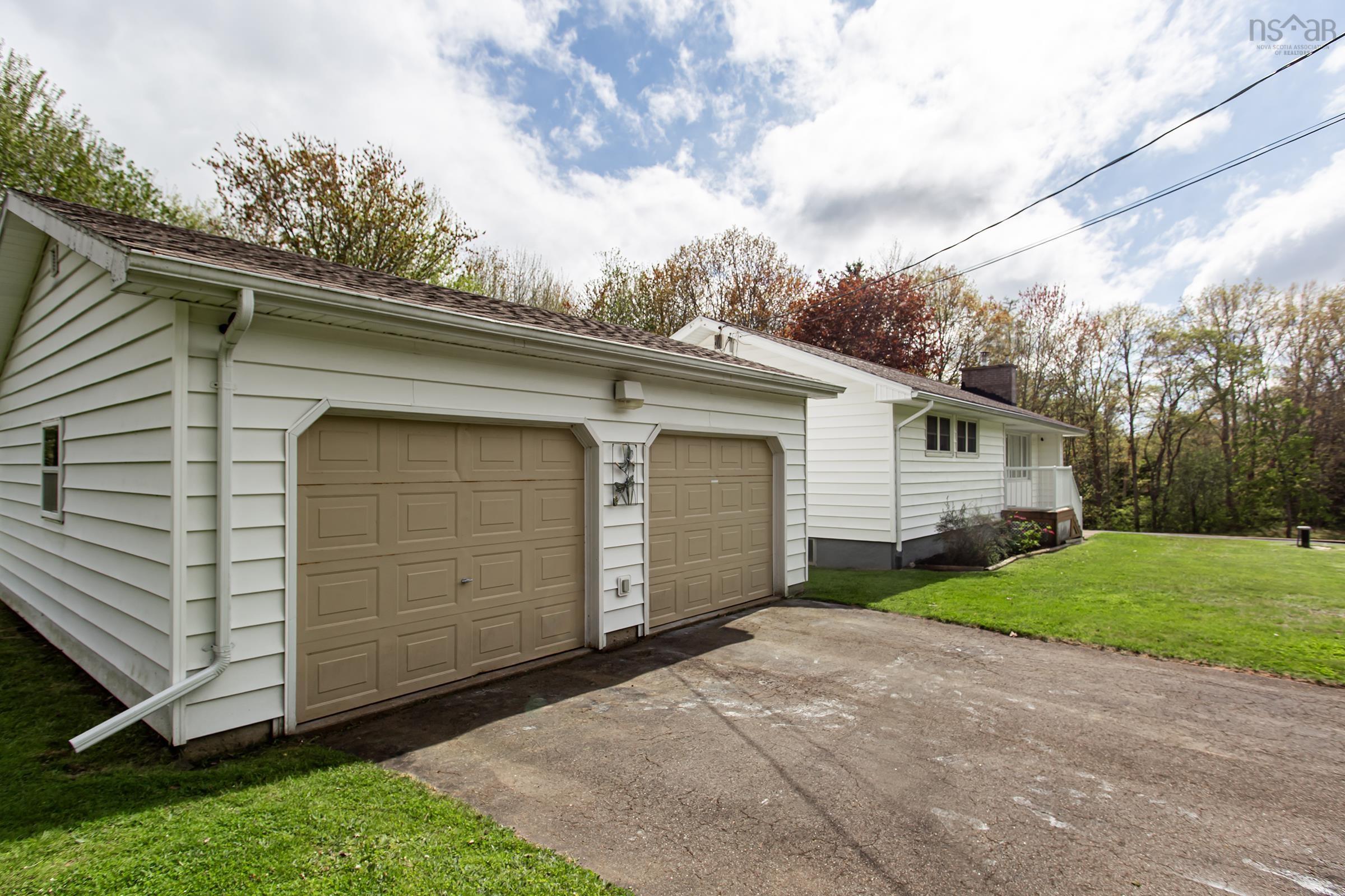 $409,000.00: 1528 Highway 201, South Greenwood