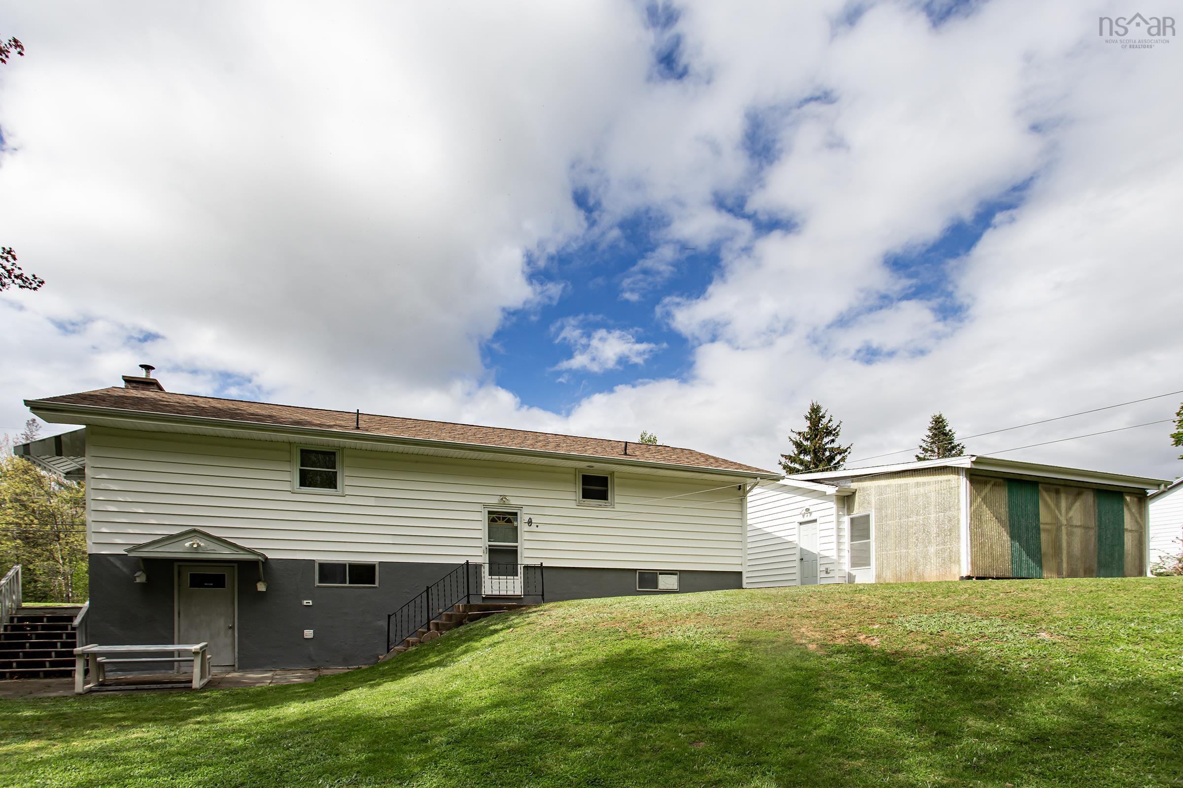 $409,000.00: 1528 Highway 201, South Greenwood