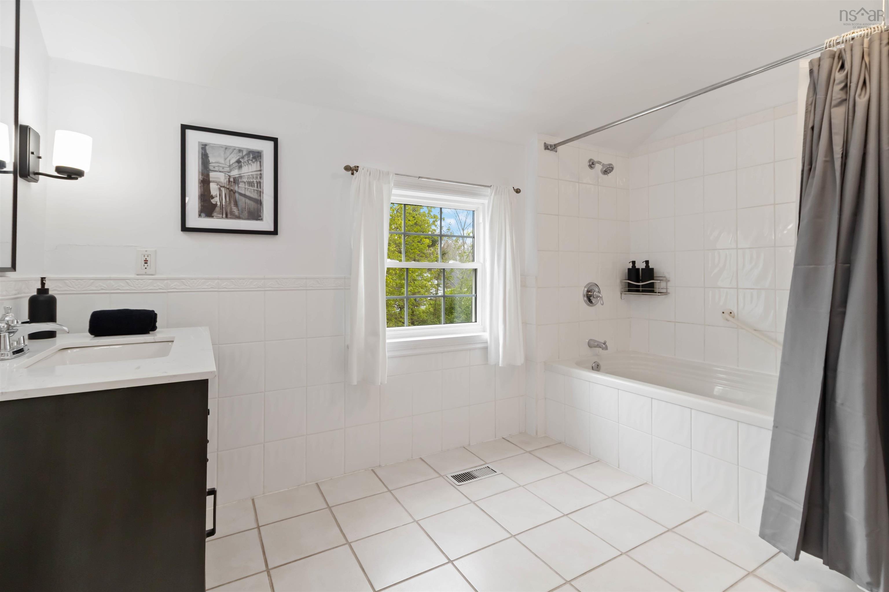 $575,000.00: 401 Robie Street, Truro