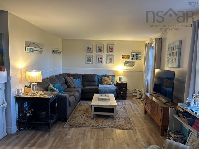 $375,000.00: 94 Parkland Place, Dalem Lake