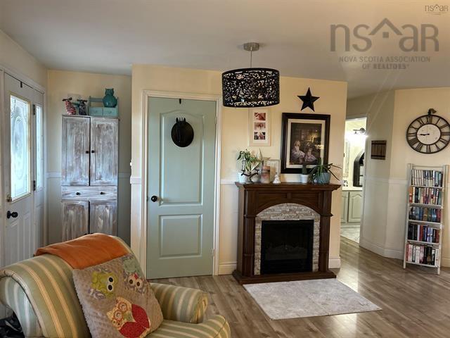 $375,000.00: 94 Parkland Place, Dalem Lake