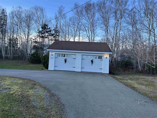 $375,000.00: 94 Parkland Place, Dalem Lake
