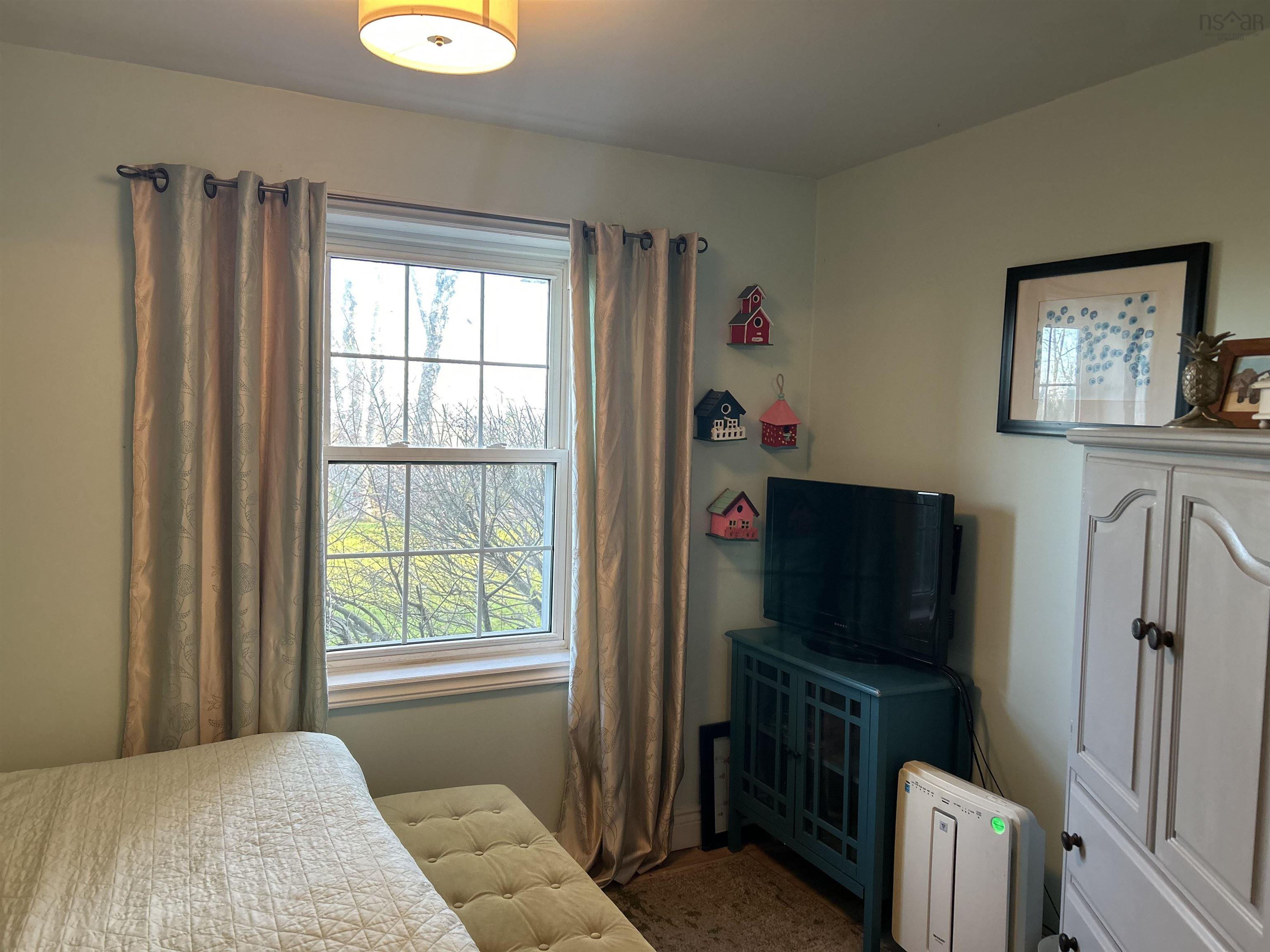 $375,000.00: 94 Parkland Place, Dalem Lake