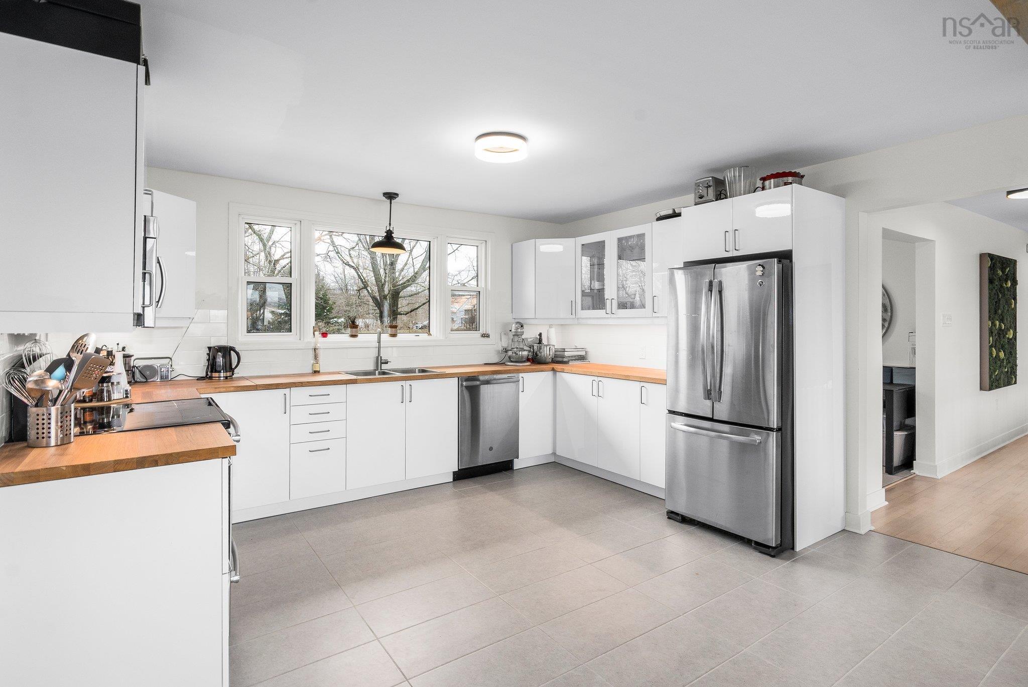 $995,000.00: 10165 Highway 1, Greenwich
