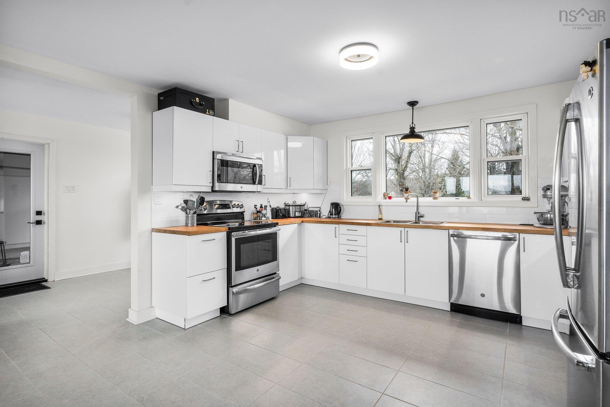 $995,000.00: 10165 Highway 1, Greenwich