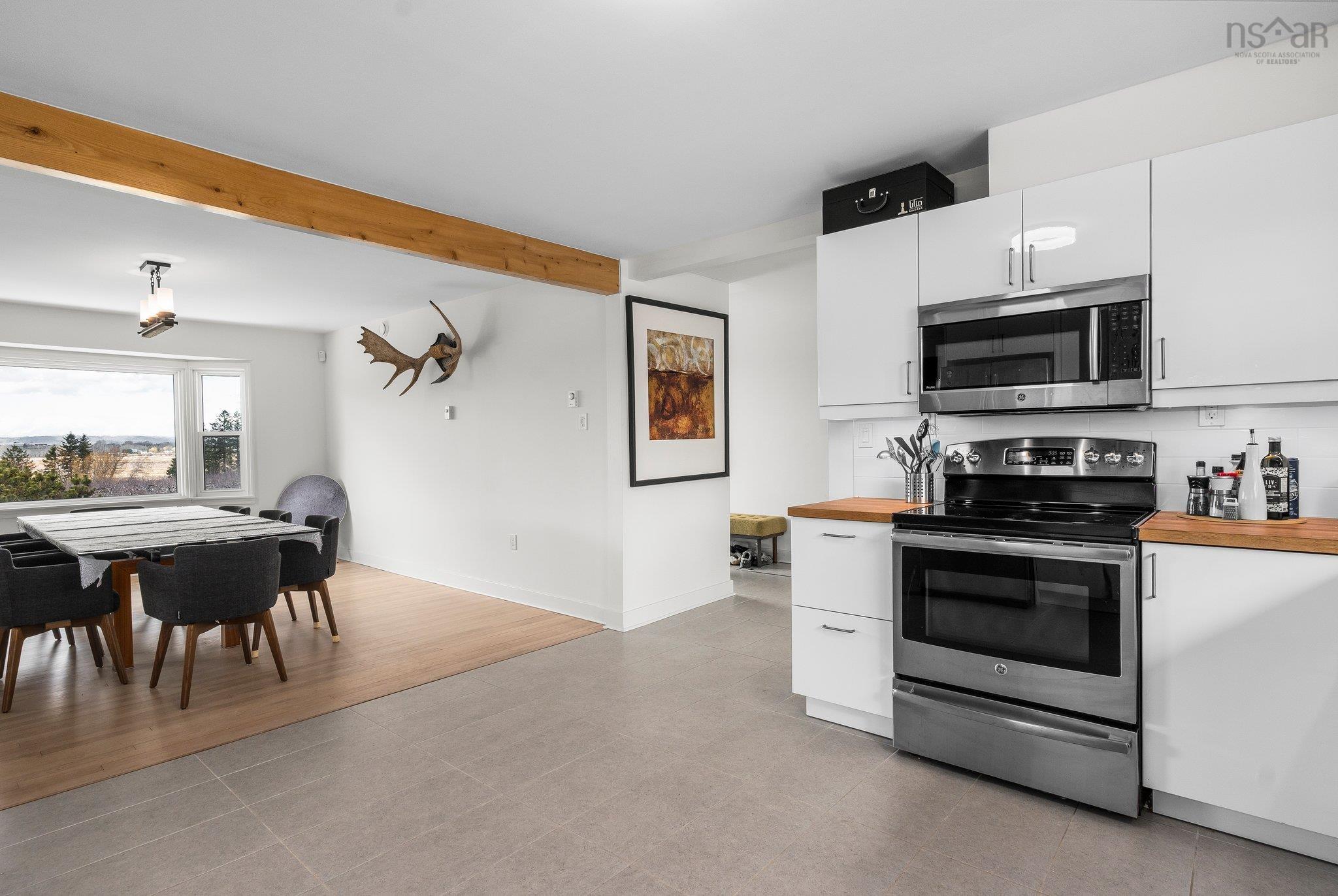 $995,000.00: 10165 Highway 1, Greenwich