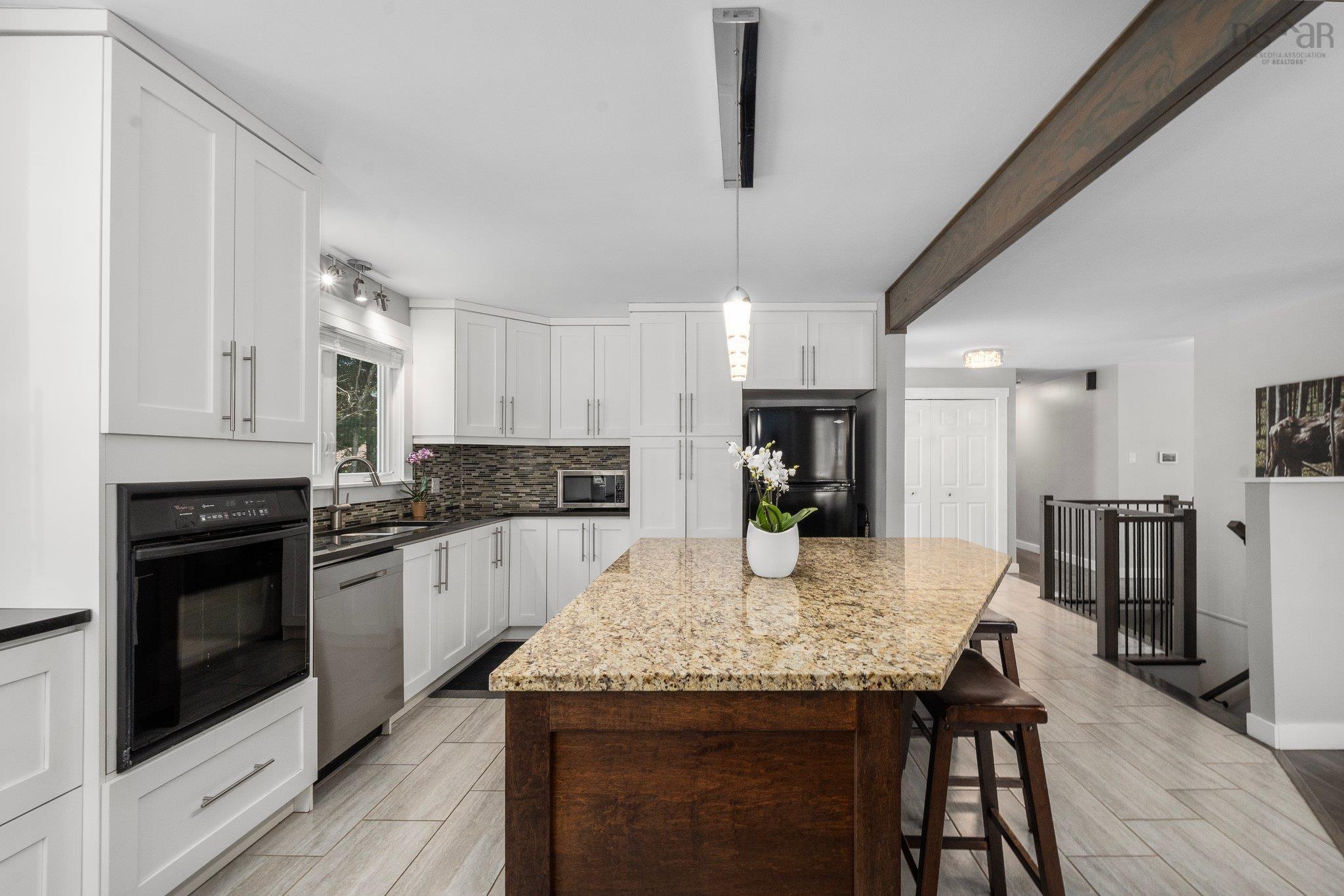 $925,000.00: 19 Francie Drive, Williamswood