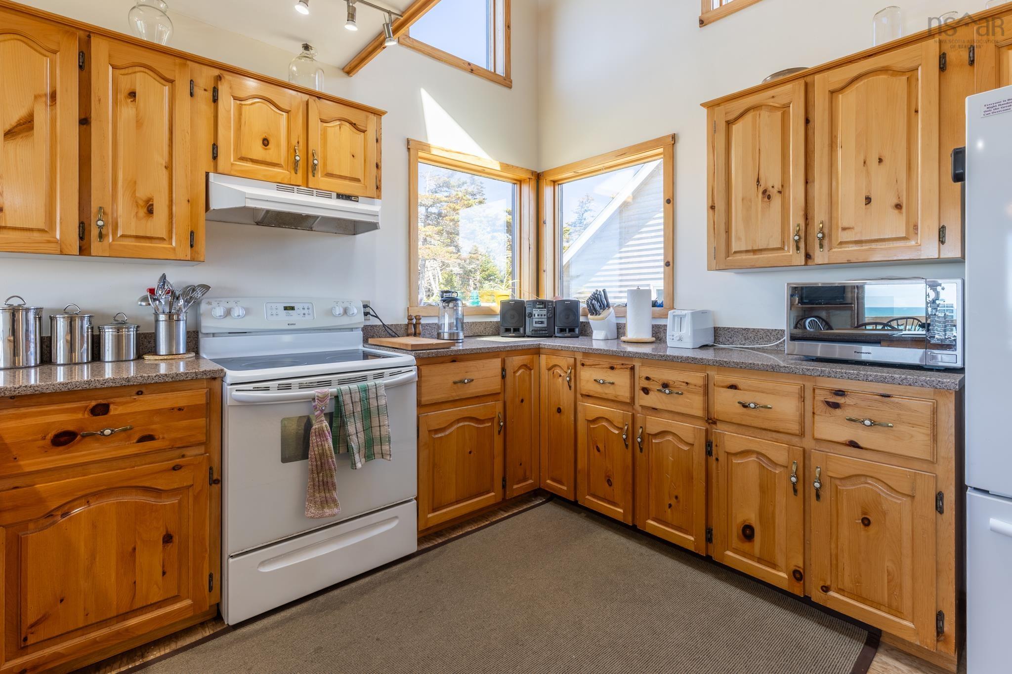 $699,900.00: 194 Thomas Road, Cape Forchu