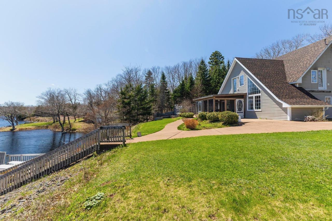 $829,900.00: 344 Hart Lake Road, Hart Lake