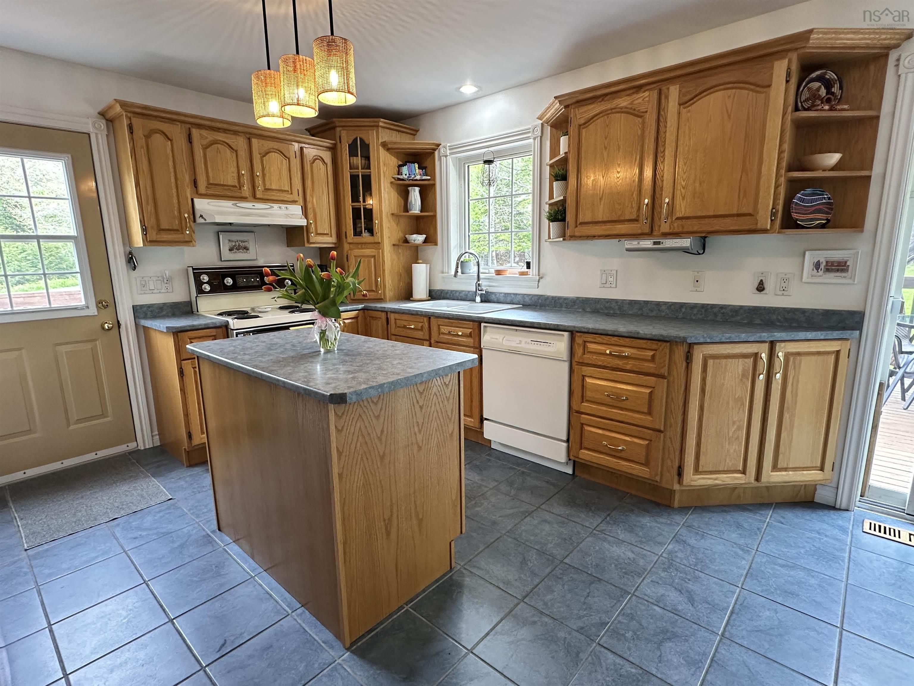 $389,900.00: 2 Delcon Avenue, Pine Grove