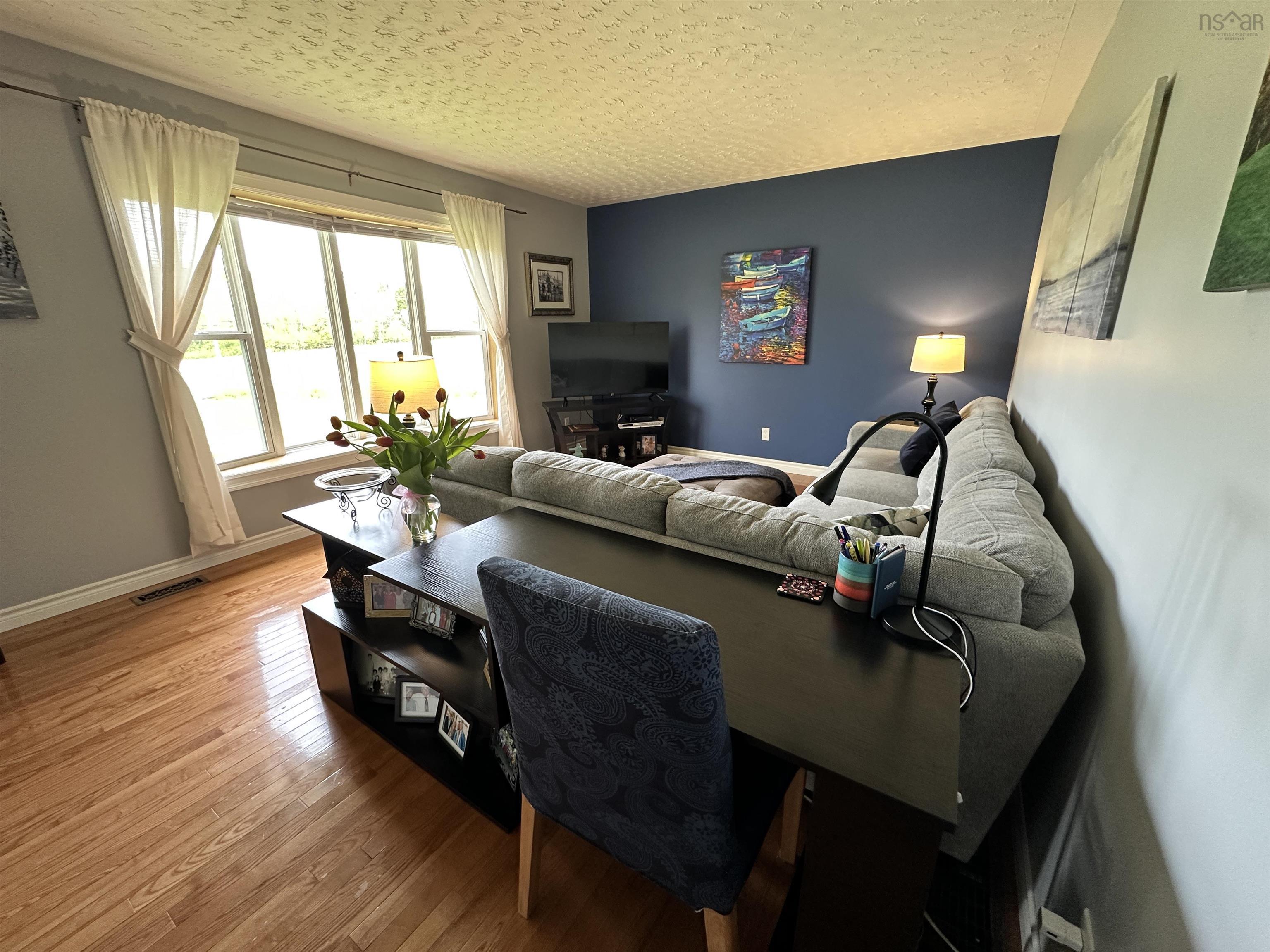 $389,900.00: 2 Delcon Avenue, Pine Grove