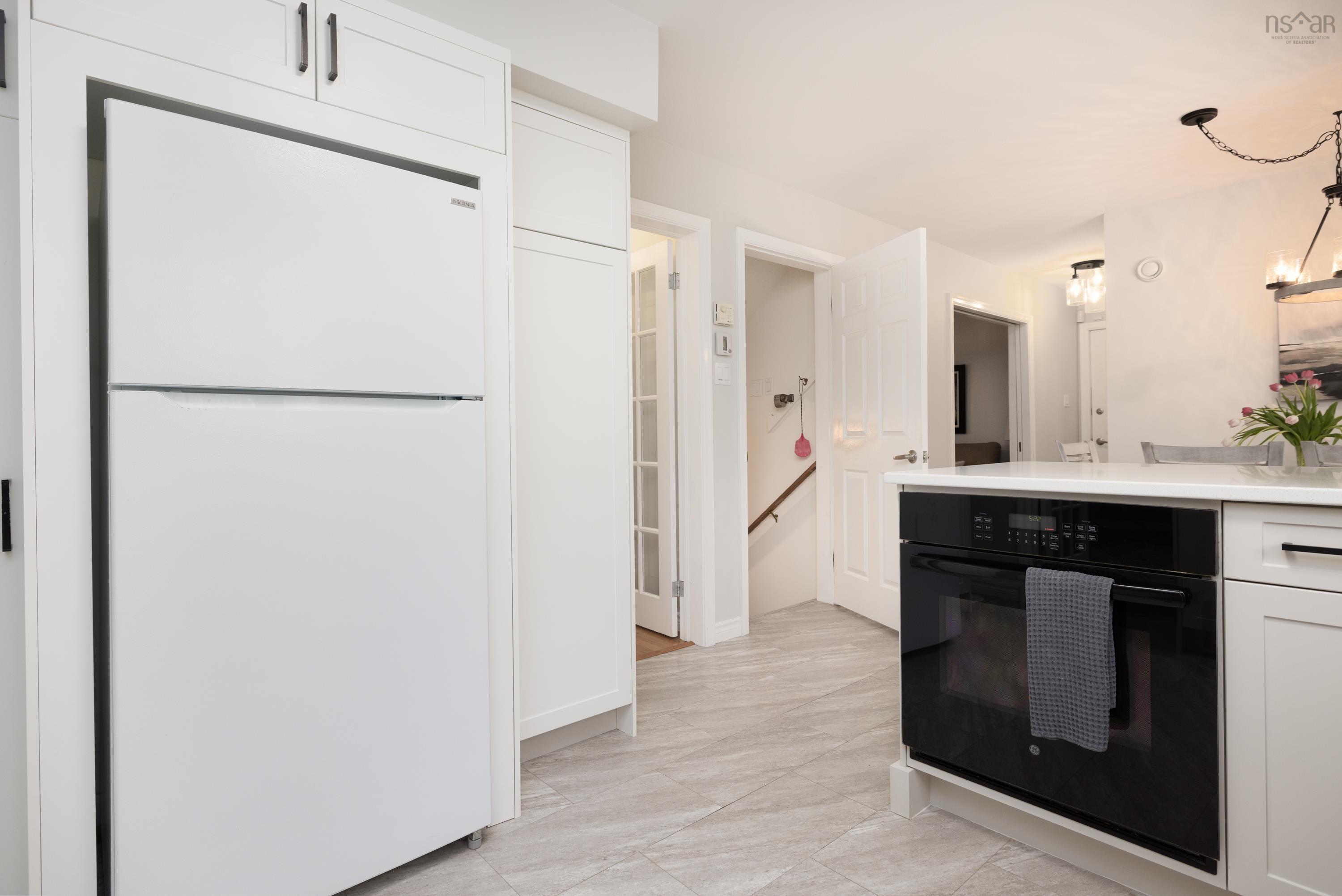 $999,900.00: 55 Peregrine Crescent, Bedford