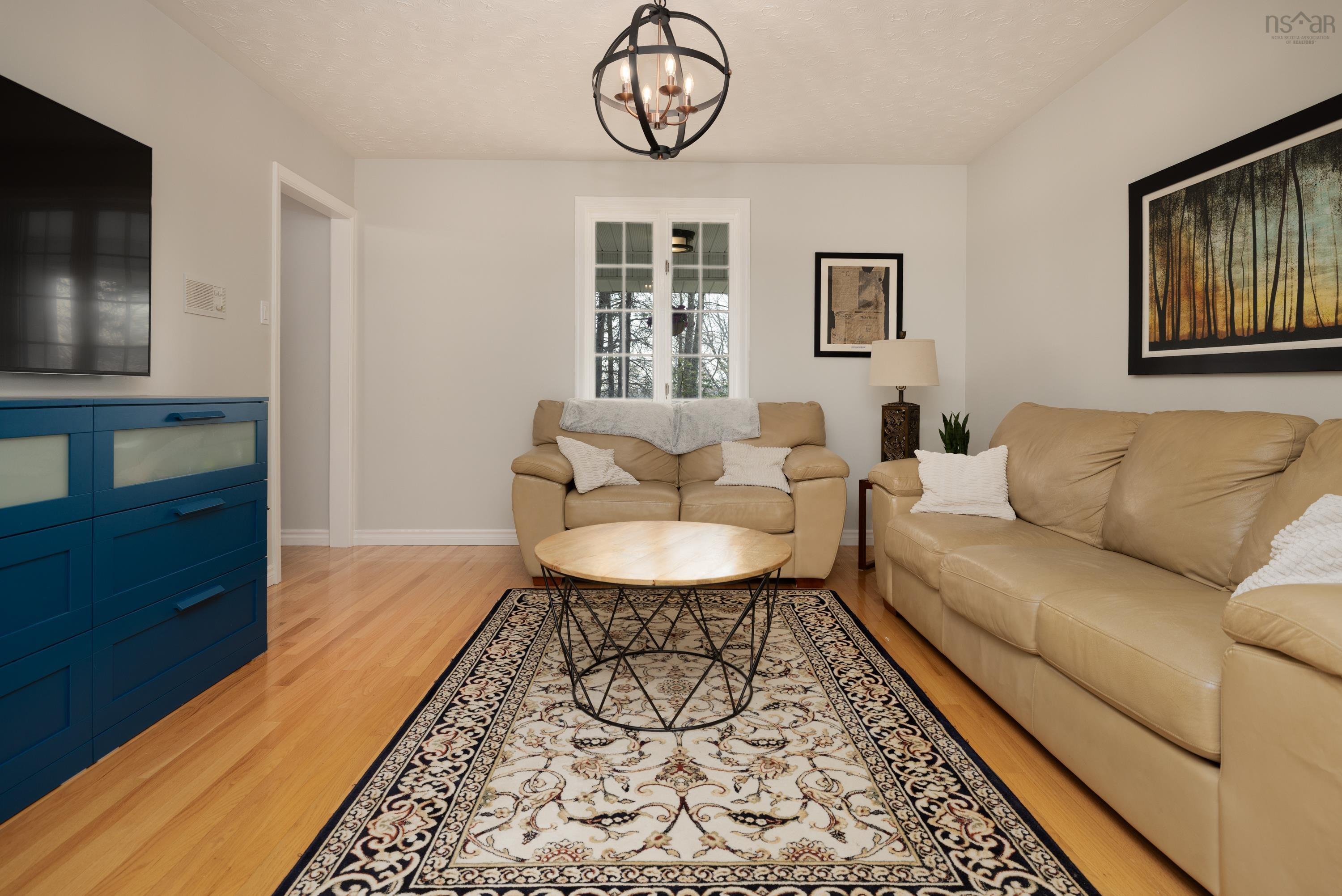 $999,900.00: 55 Peregrine Crescent, Bedford