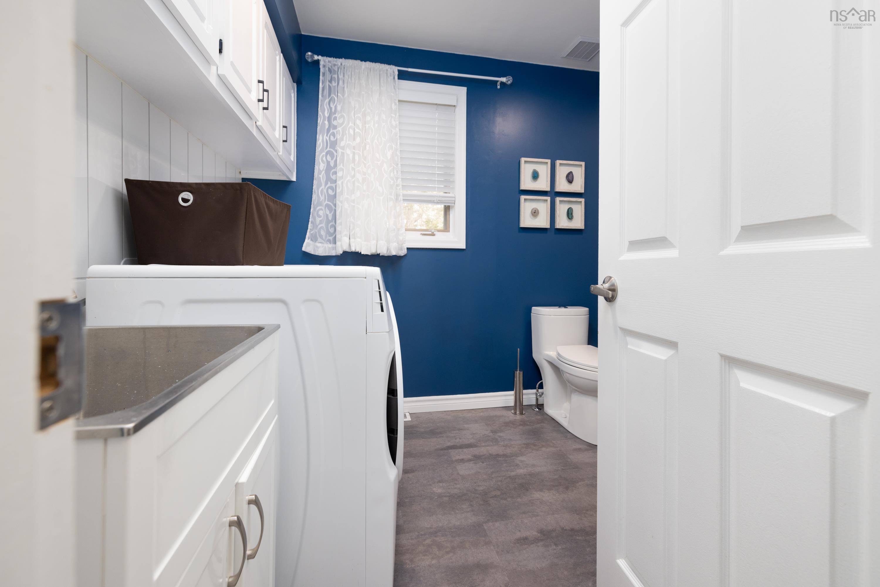 $999,900.00: 55 Peregrine Crescent, Bedford