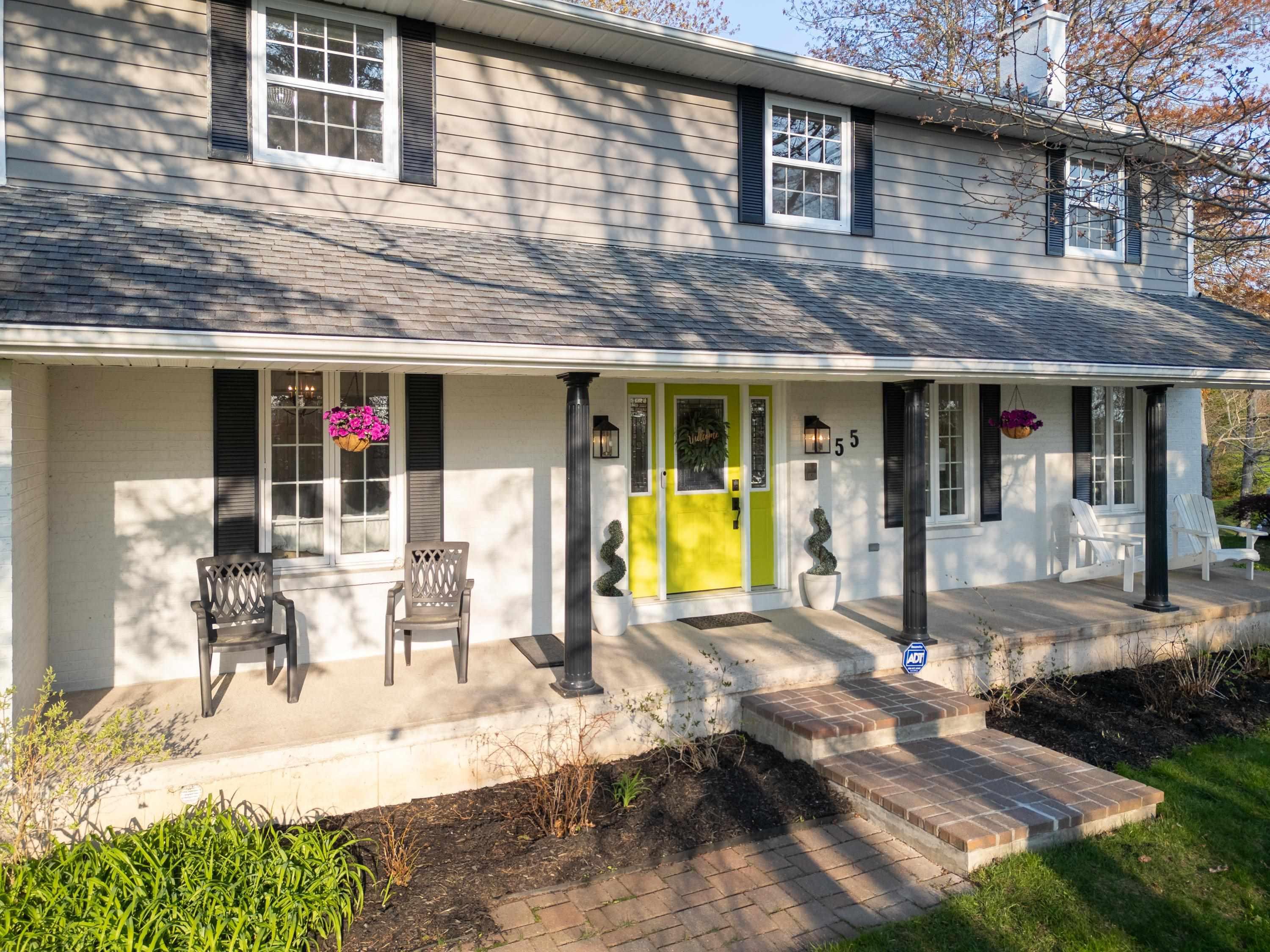 $999,900.00: 55 Peregrine Crescent, Bedford