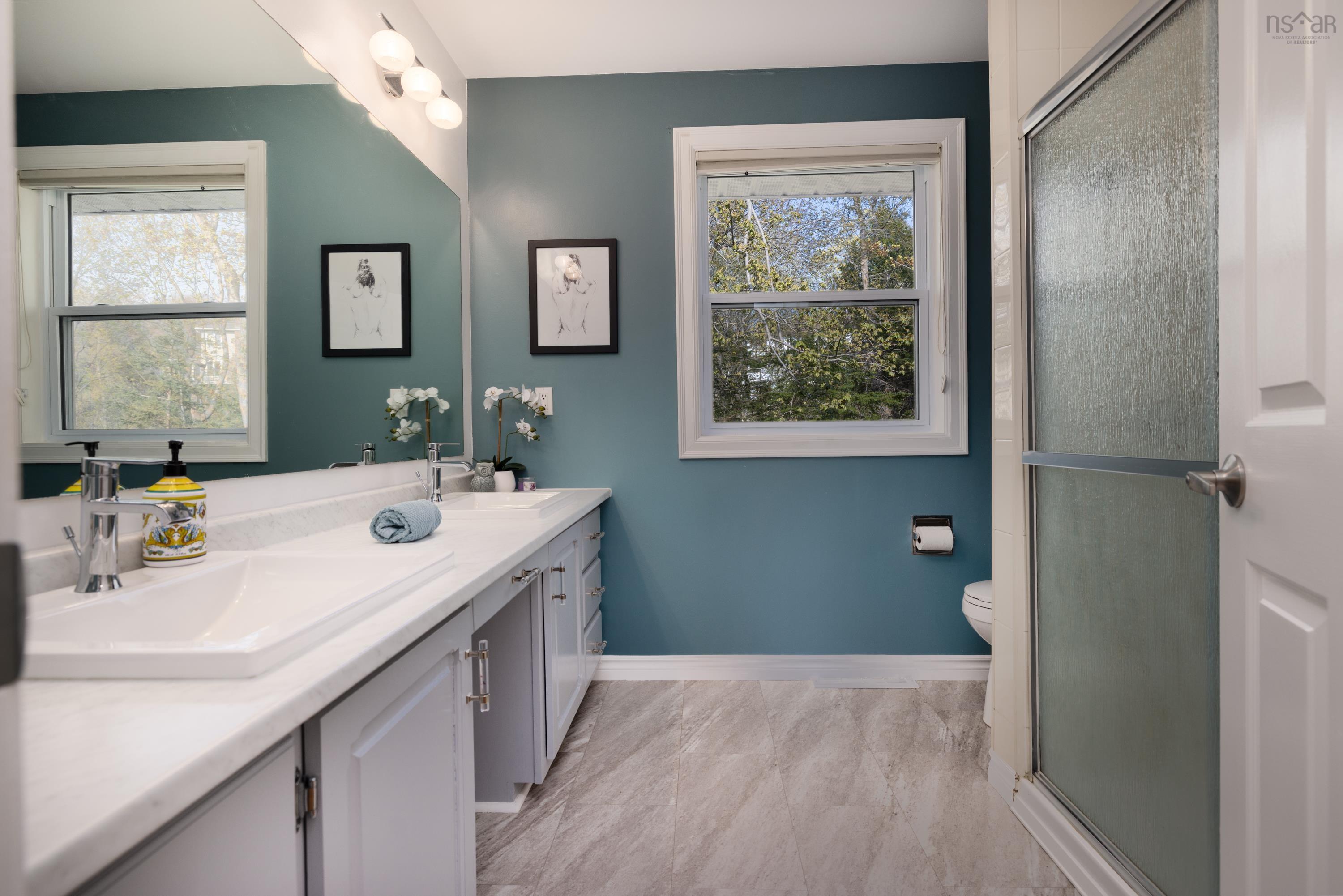 $999,900.00: 55 Peregrine Crescent, Bedford