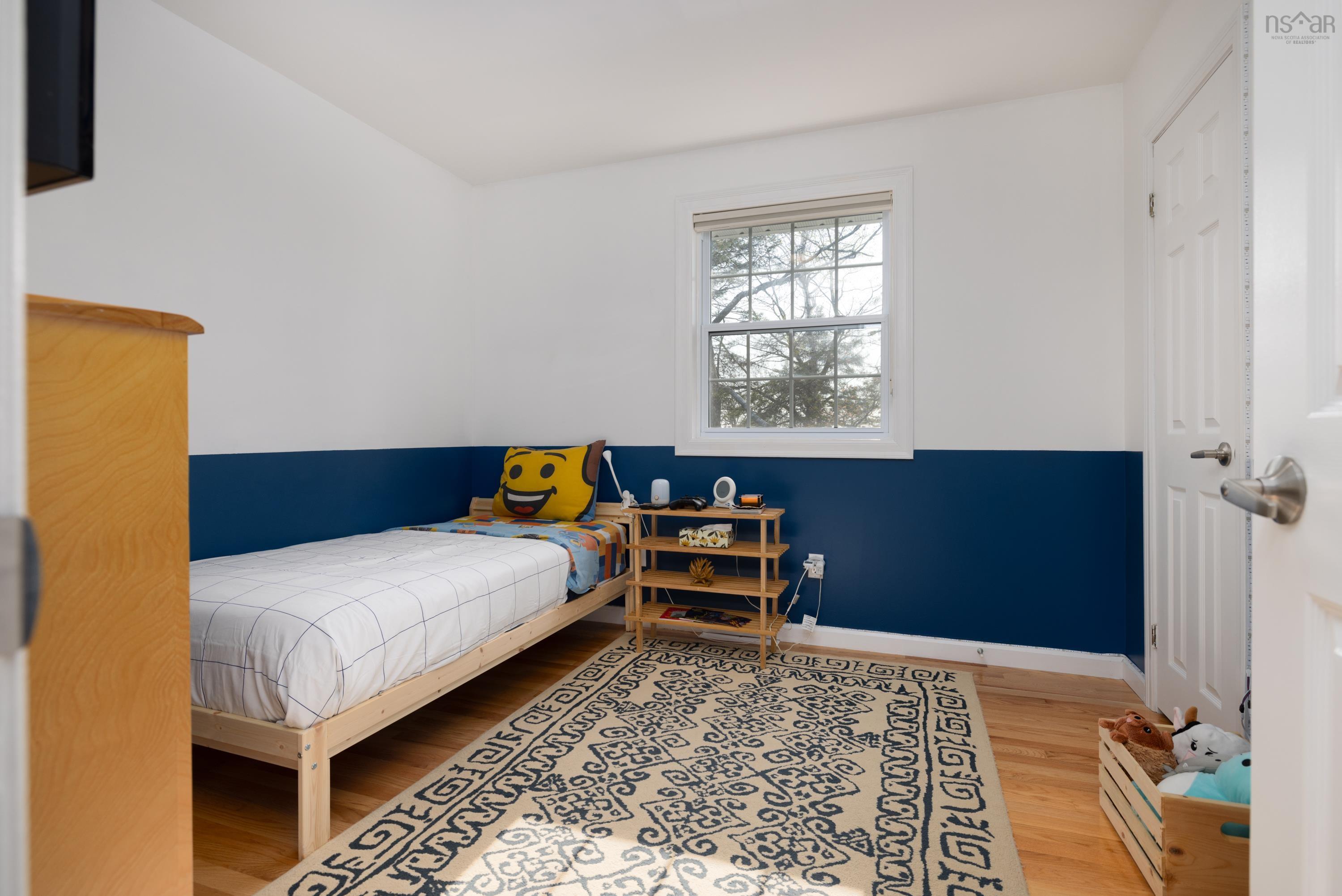 $999,900.00: 55 Peregrine Crescent, Bedford