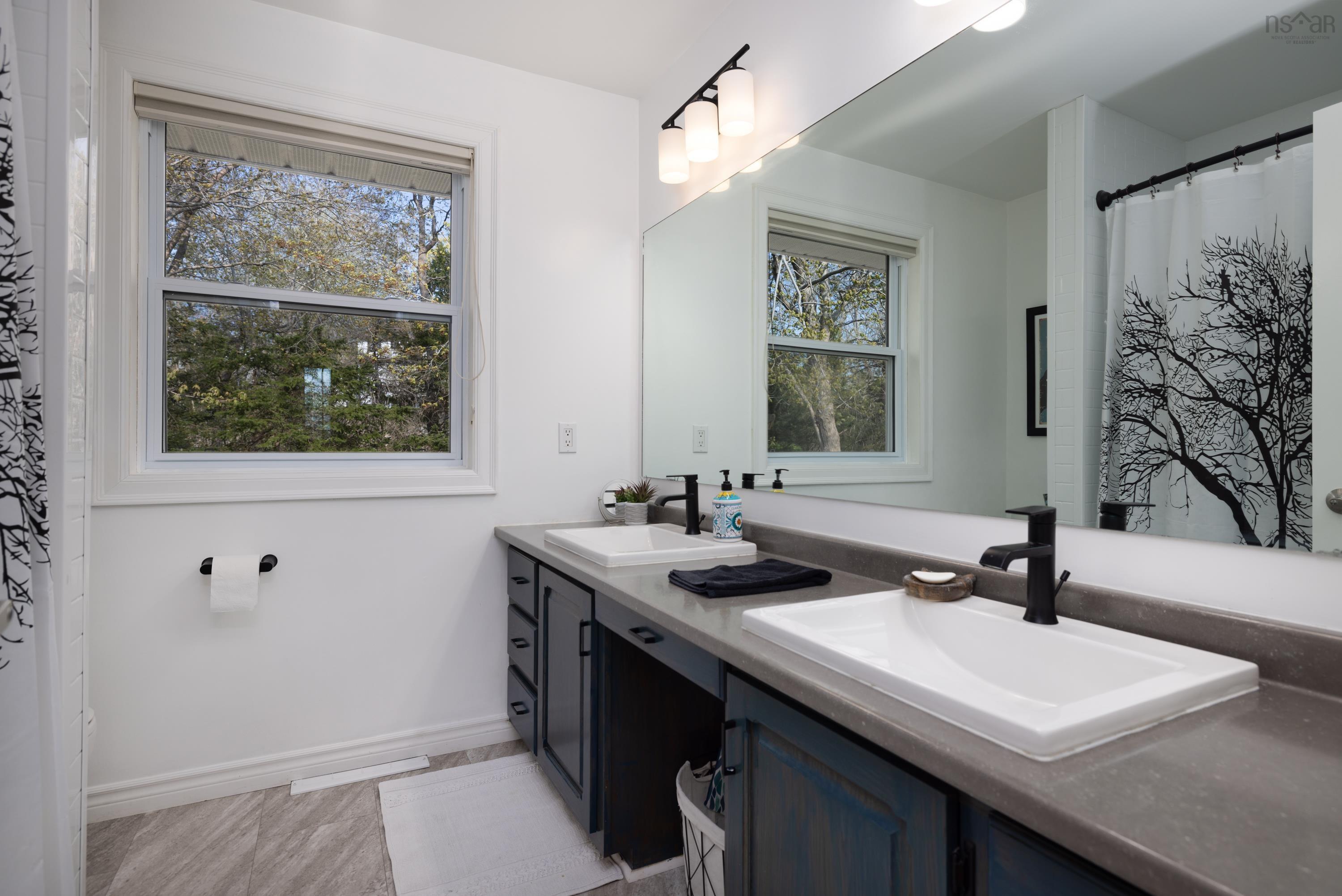 $999,900.00: 55 Peregrine Crescent, Bedford