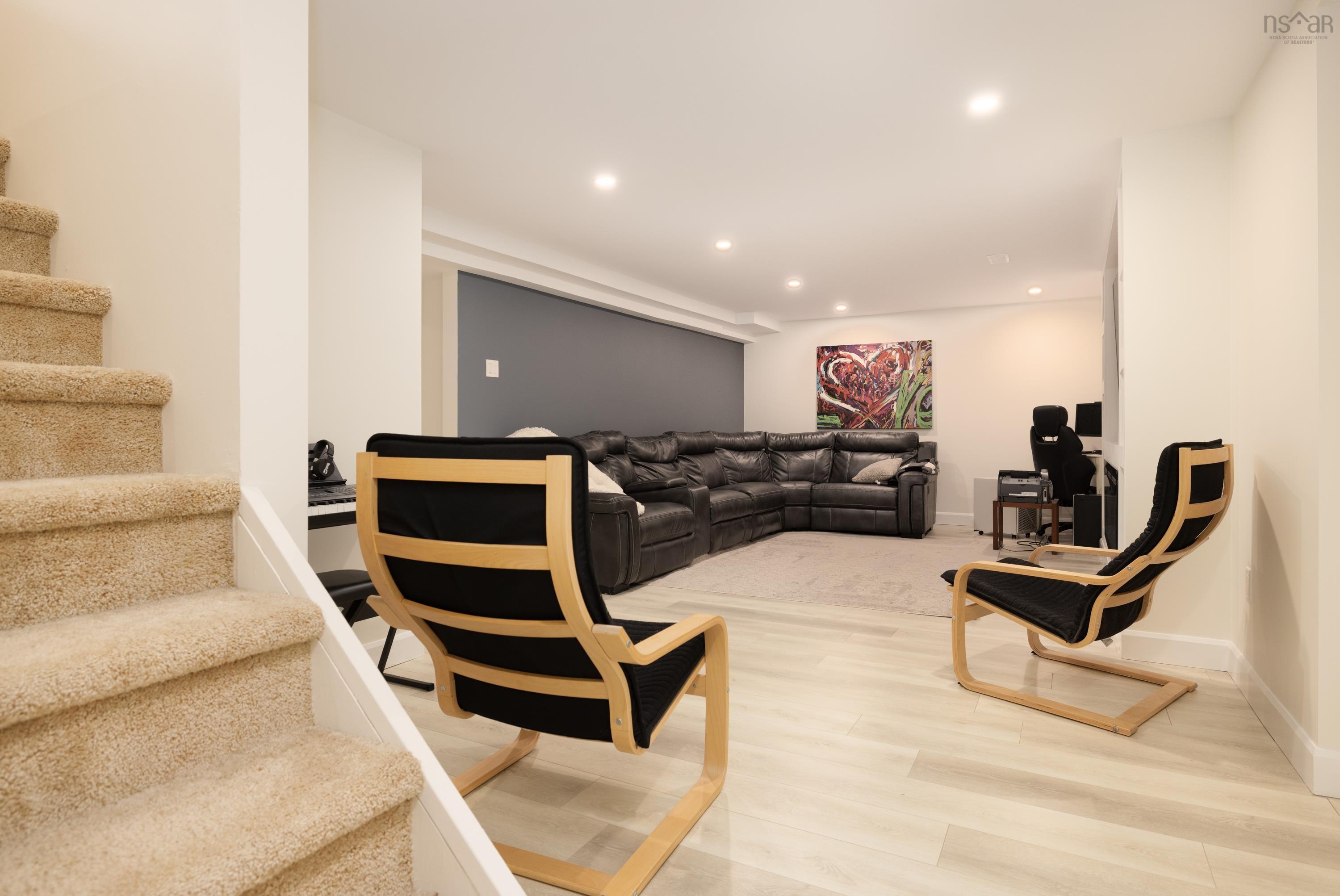 $999,900.00: 55 Peregrine Crescent, Bedford